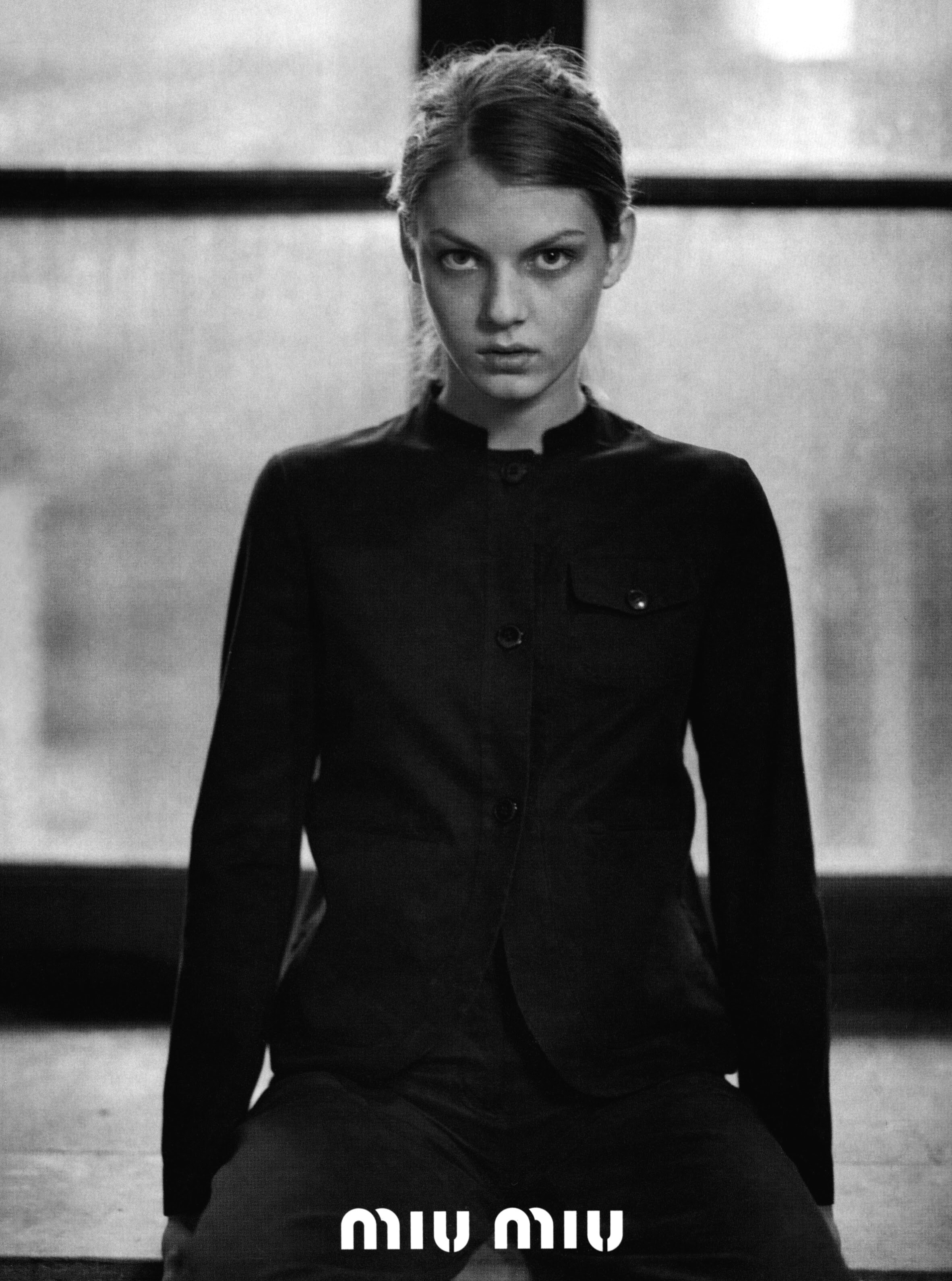 Кампейн Miu Miu 1997,  Vogue Italia, Одри Марней, фотограф Глен Лачфорд (1) — Модная фотография 90-х: от гламура к реализму / Камералабс