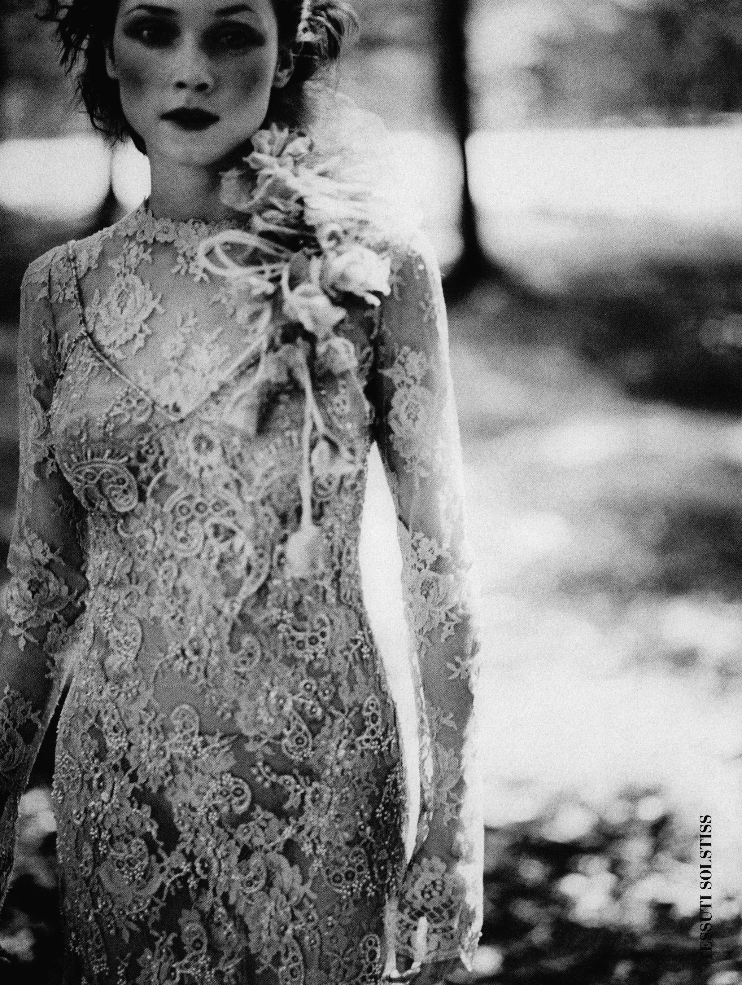 Кампейн Emanuel Ungaro Couture 1998, Vogue Italia, Лида Егорова (3) — Модная фотография 90-х: от гламура к реализму / Камералабс