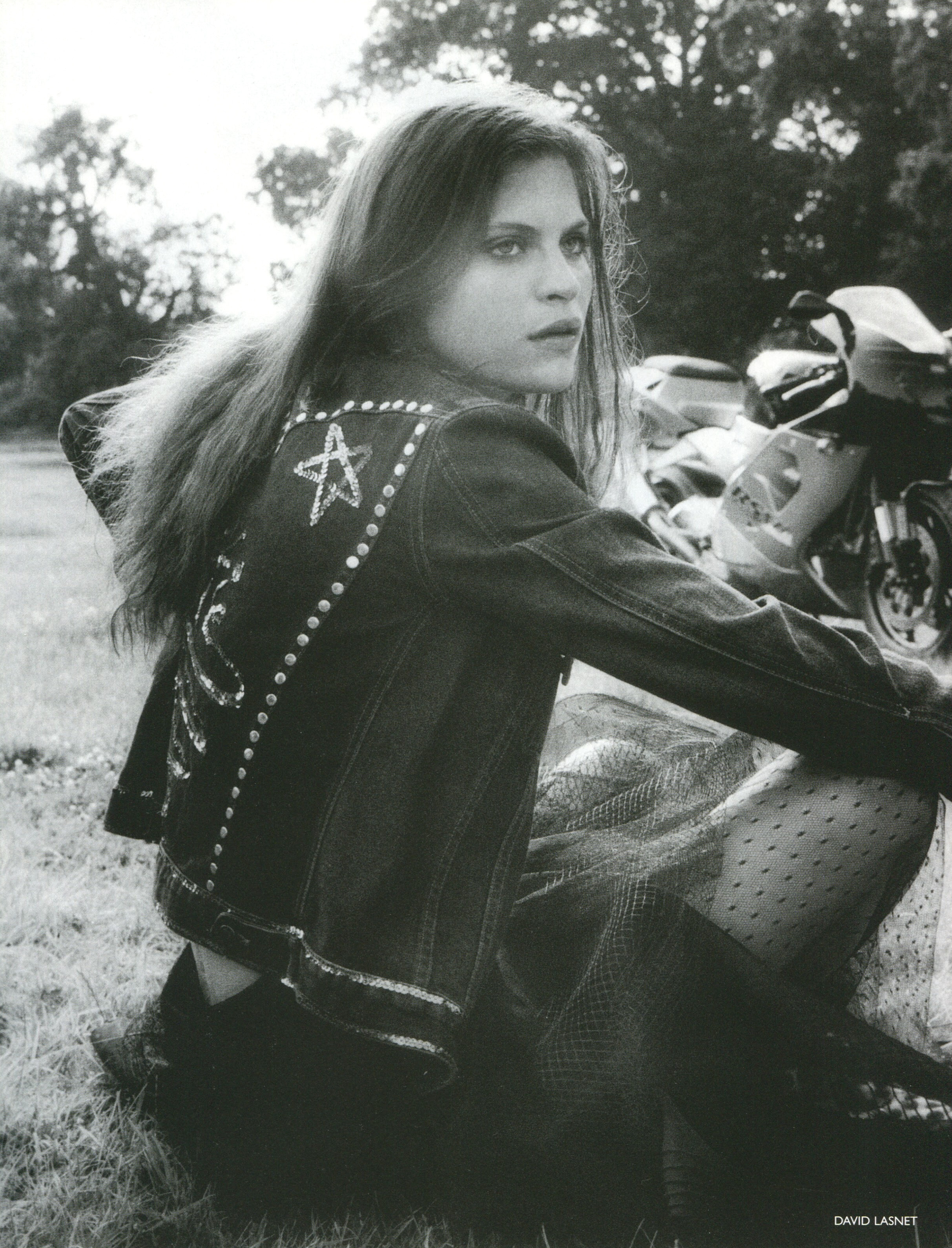Эдиториал The Wild One, Vogue UK, Фрэнки Райдер, фотограф Дэвид Ласнет, 1999 год (7) — Модная фотография 90-х: от гламура к реализму / Камералабс