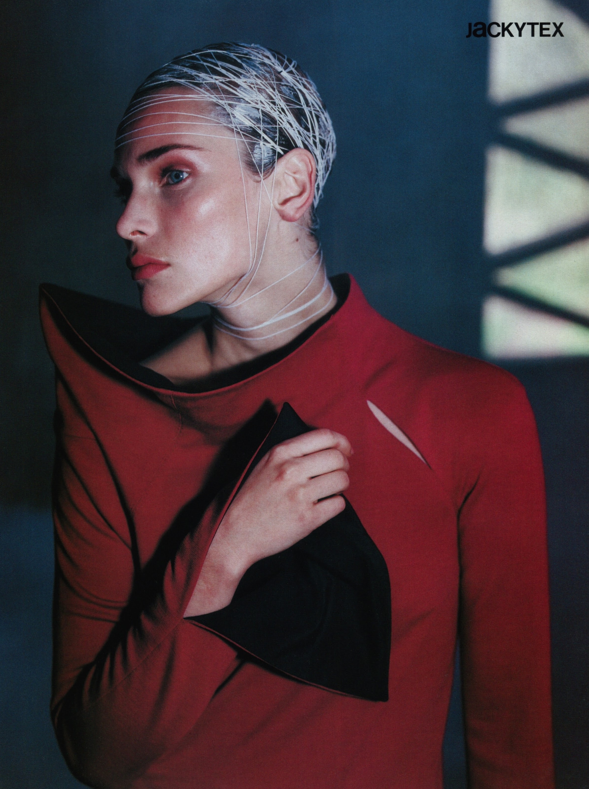 Кампейн Gianfranco Ferre 1998, Vogue Italia, Ева Витковска, фотограф Мишель Конт (5) — Модная фотография 90-х: от гламура к реализму / Камералабс