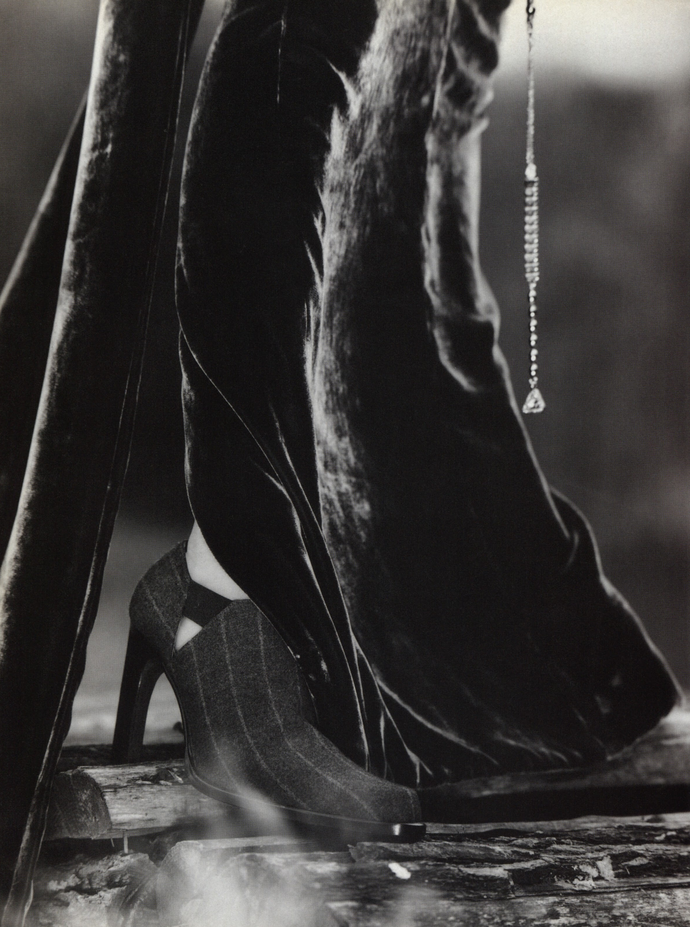 Кампейн Gianfranco Ferre 1998, Vogue Italia, Ева Витковска, фотограф Мишель Конт (8) — Модная фотография 90-х: от гламура к реализму / Камералабс