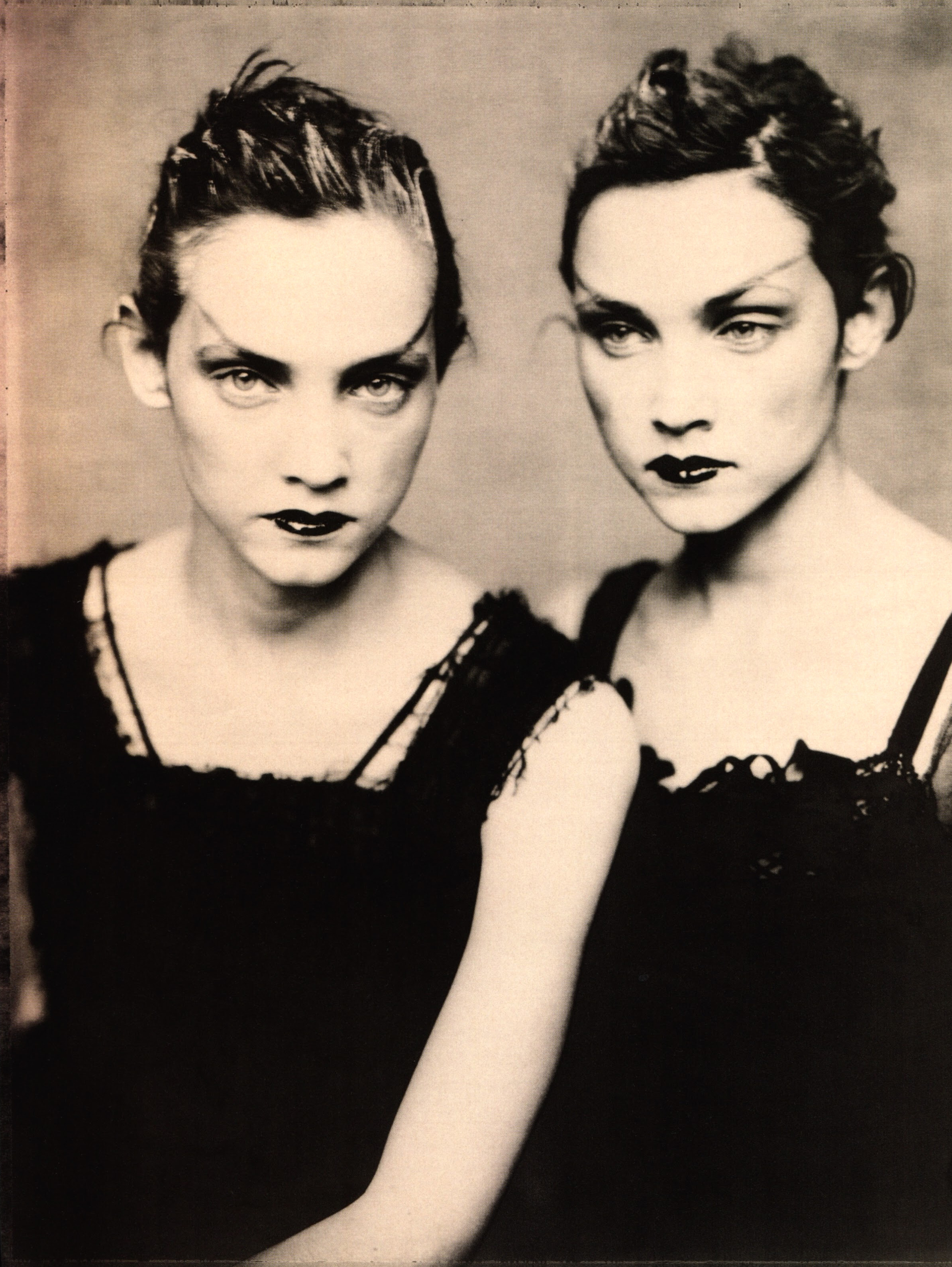 Кампейн Alberta Ferretti 1998, Vogue Italia, Александра Егорова, фотограф Паоло Роверси (2) — Модная фотография 90-х: от гламура к реализму / Камералабс