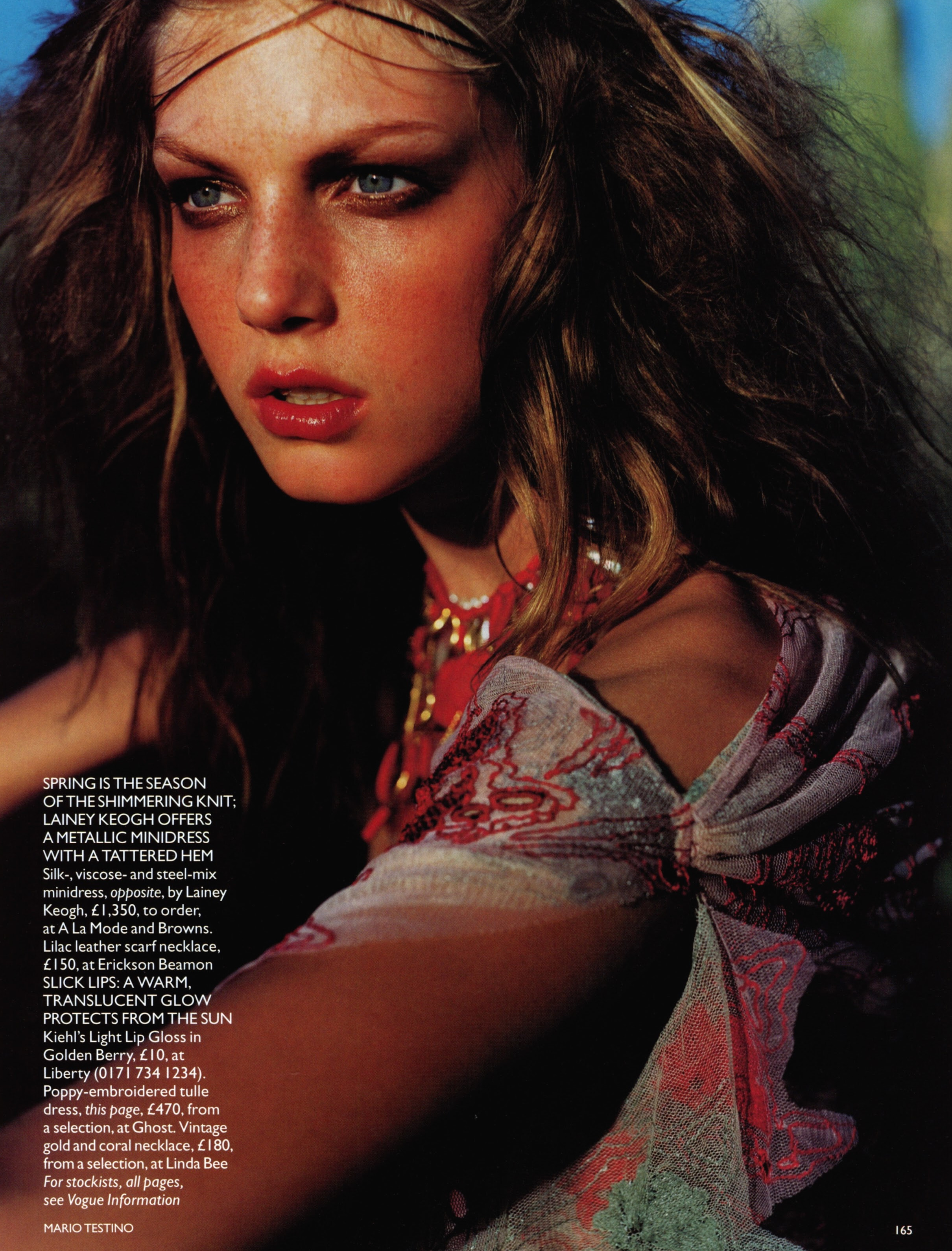 Эдиториал Tribal Trance, Vogue UK, Анджела Линдвалл, фотограф Марио Тестино, 1998 год (3) — Модная фотография 90-х: от гламура к реализму / Камералабс