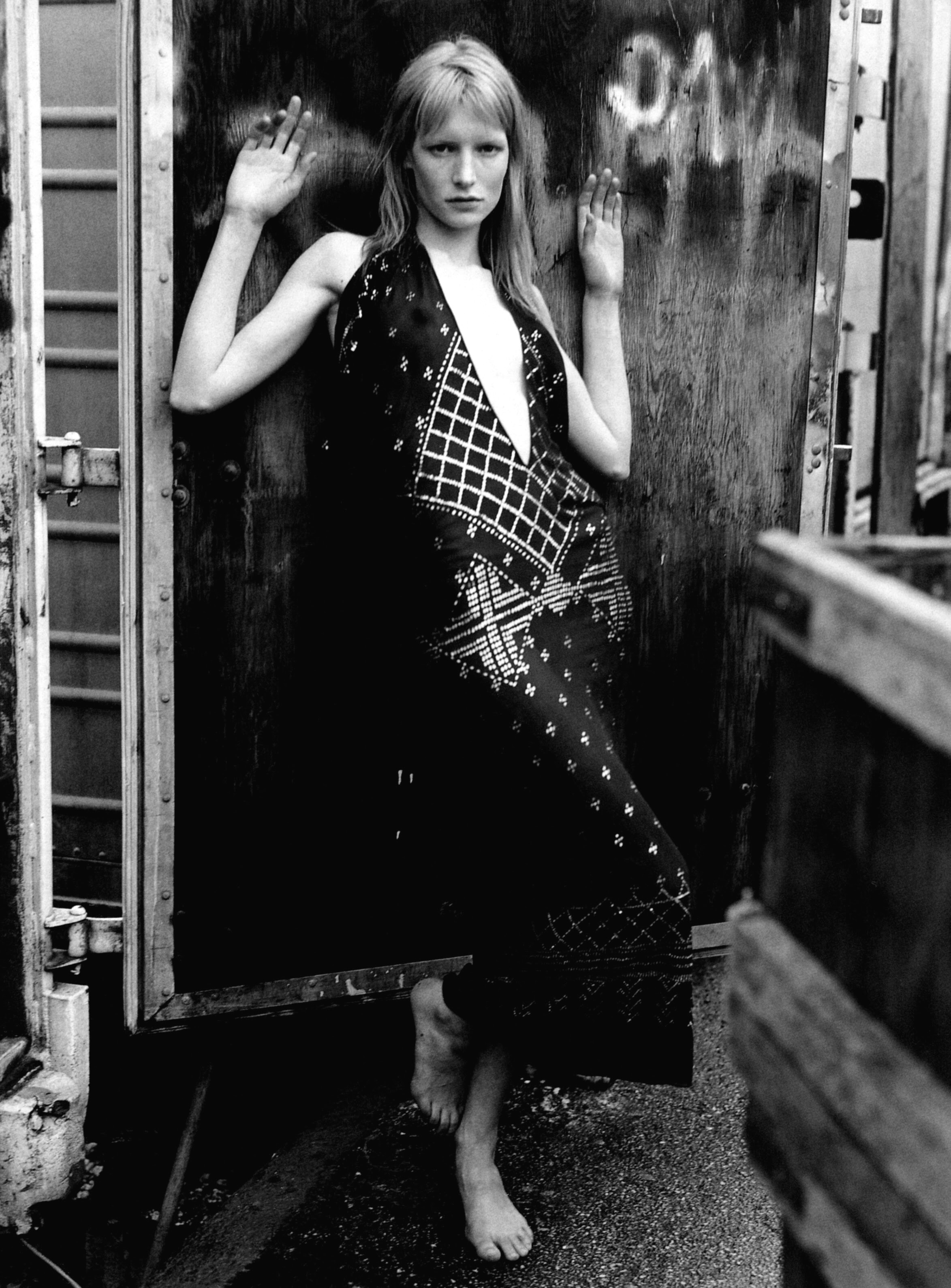 Эдиториал Starbright For Toni, Vogue Italia, Кирстен Оуэн, Танга Моро, фотограф Брюс Вебер, 1997 год (2) — Модная фотография 90-х: от гламура к реализму / Камералабс