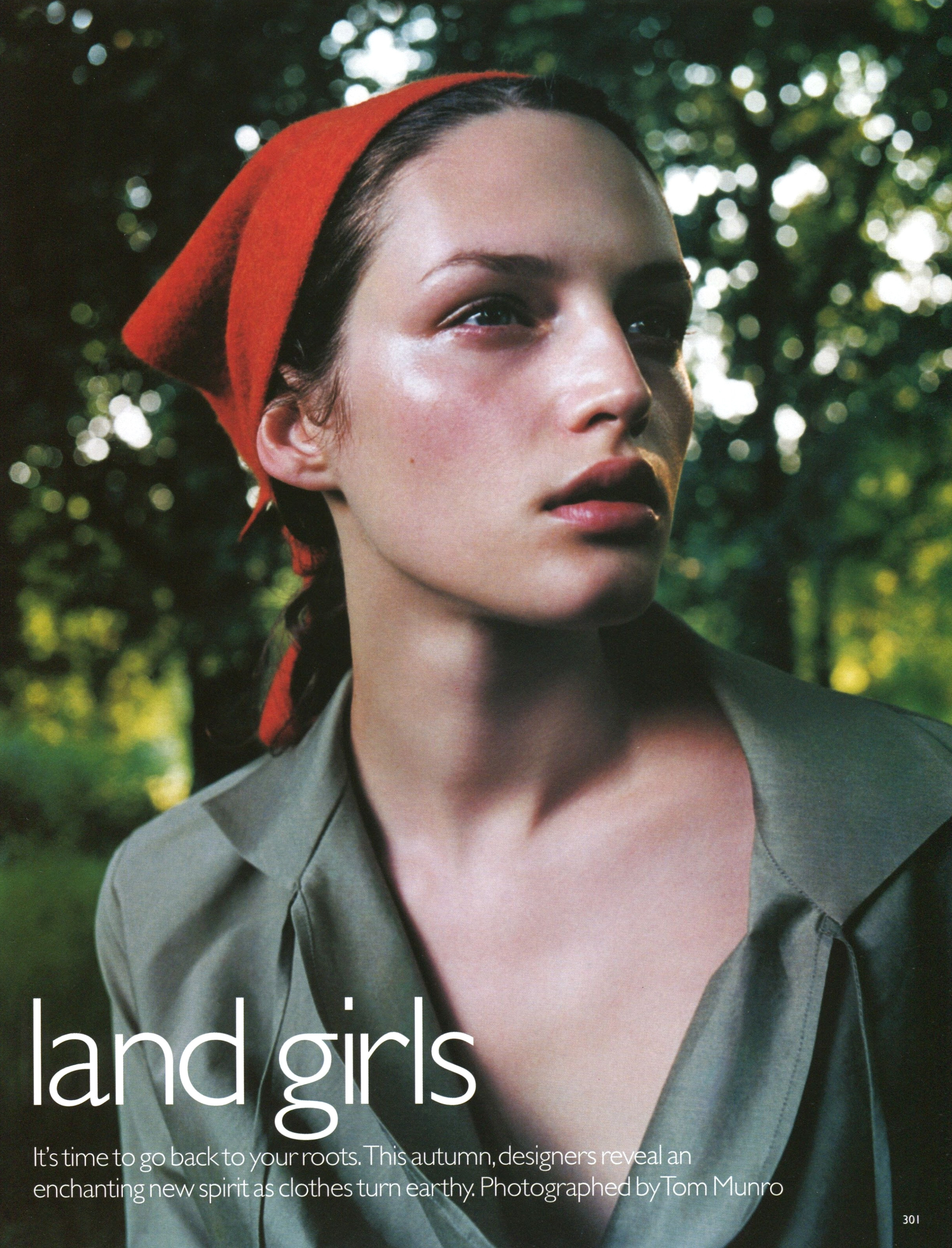 Эдиториал Land Girls, Vogue UK, Вивьен Солари, фотограф Том Манро, 1999 год — Модная фотография 90-х: от гламура к реализму / Камералабс