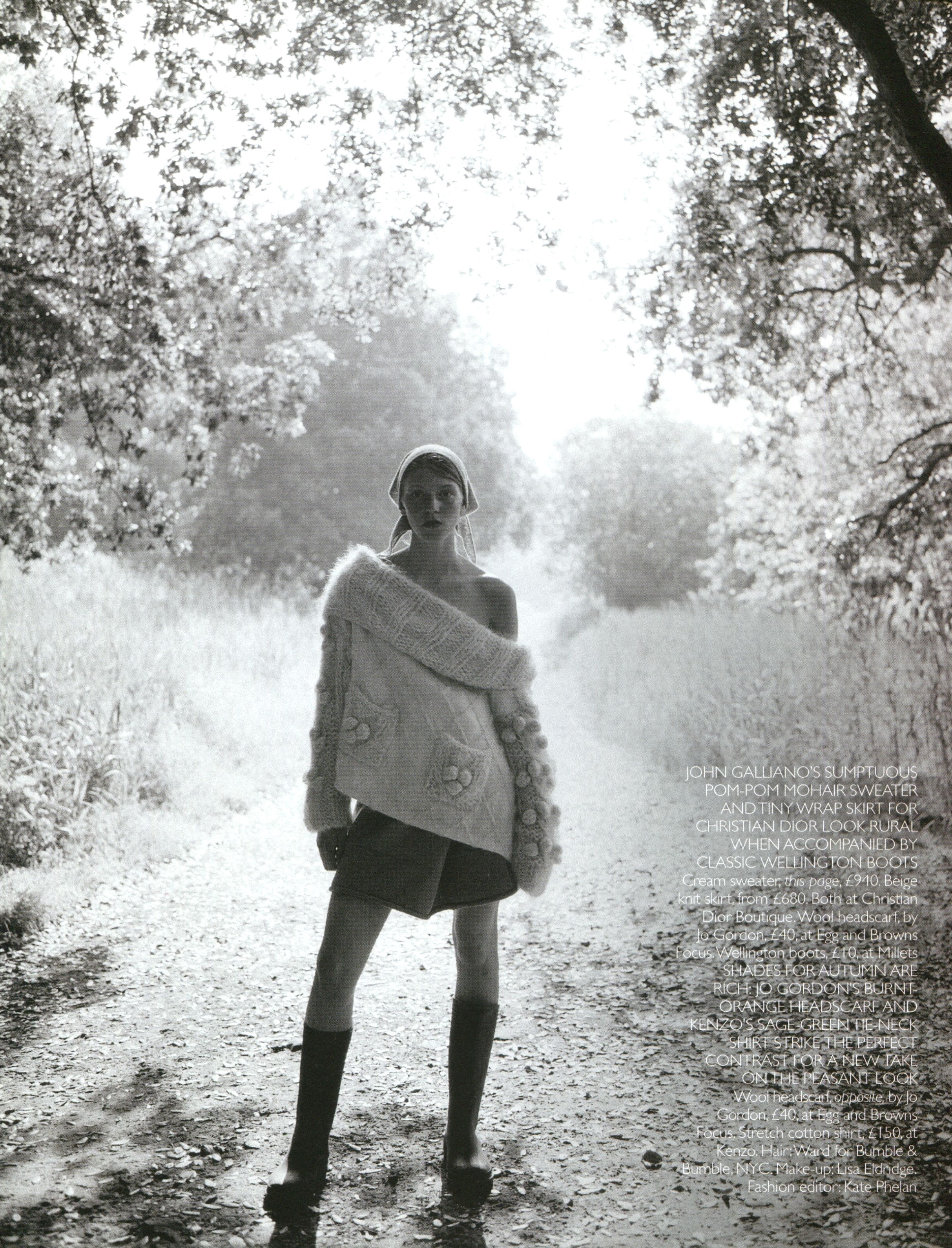 Эдиториал Land Girls, Vogue UK, Вивьен Солари, фотограф Том Манро, 1999 год (2) — Модная фотография 90-х: от гламура к реализму / Камералабс