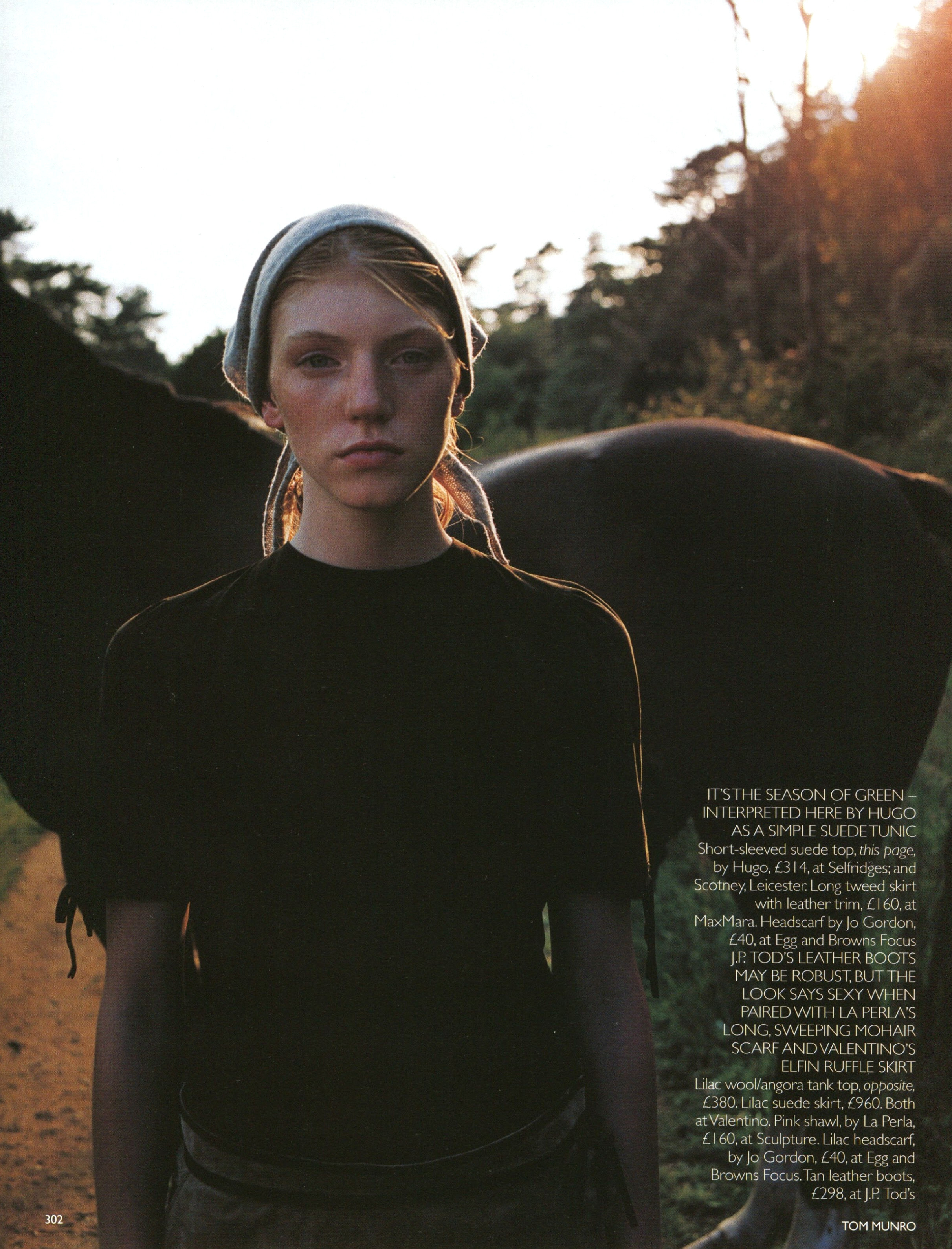 Эдиториал Land Girls, Vogue UK, Вивьен Солари, фотограф Том Манро, 1999 год (3) — Модная фотография 90-х: от гламура к реализму / Камералабс