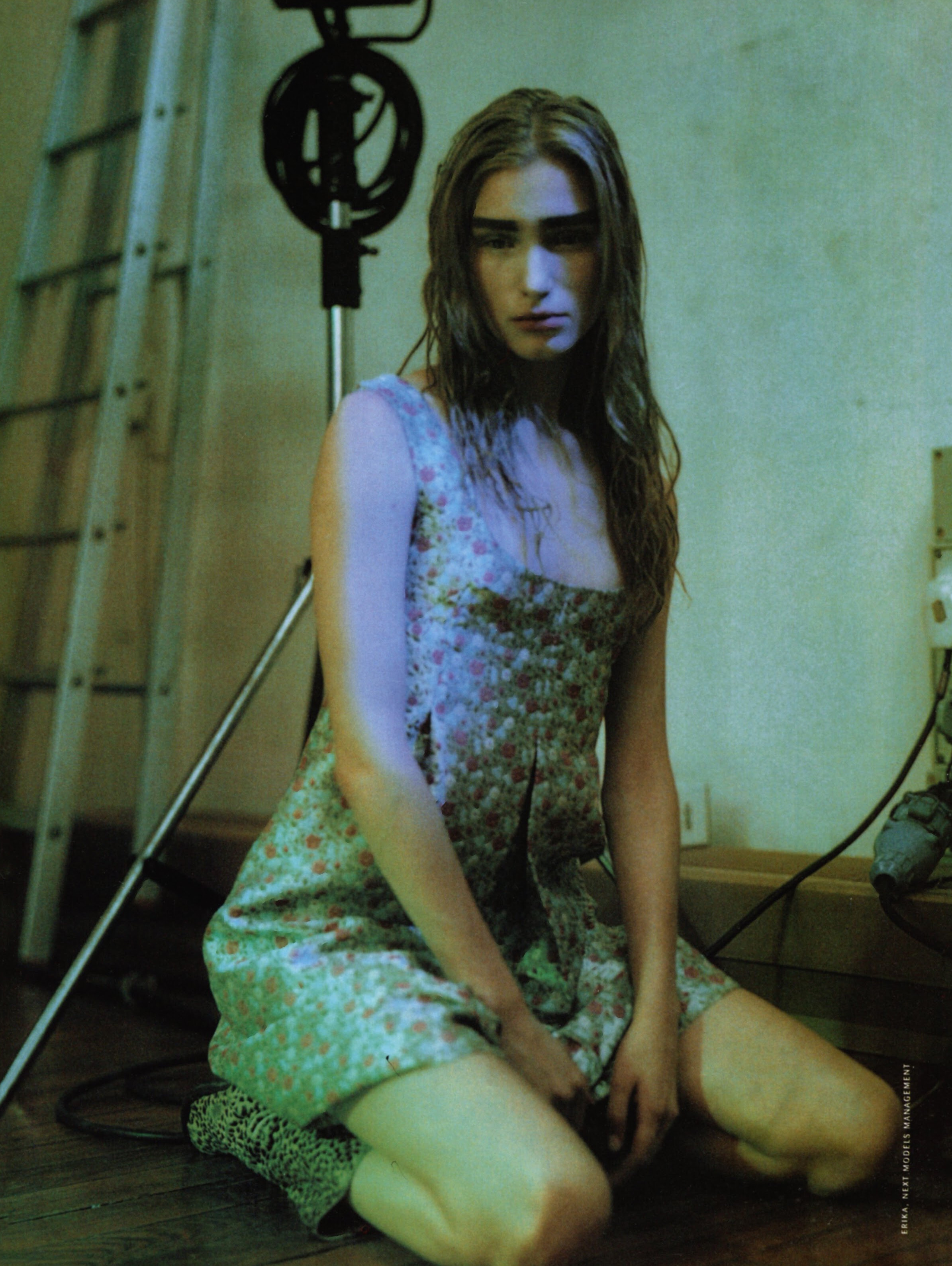 Кампейн Anna Molinari 1998, Vogue Italia, Ева Витковска, Таша Тилбер, фотограф Марио Тестино (4) — Модная фотография 90-х: от гламура к реализму / Камералабс