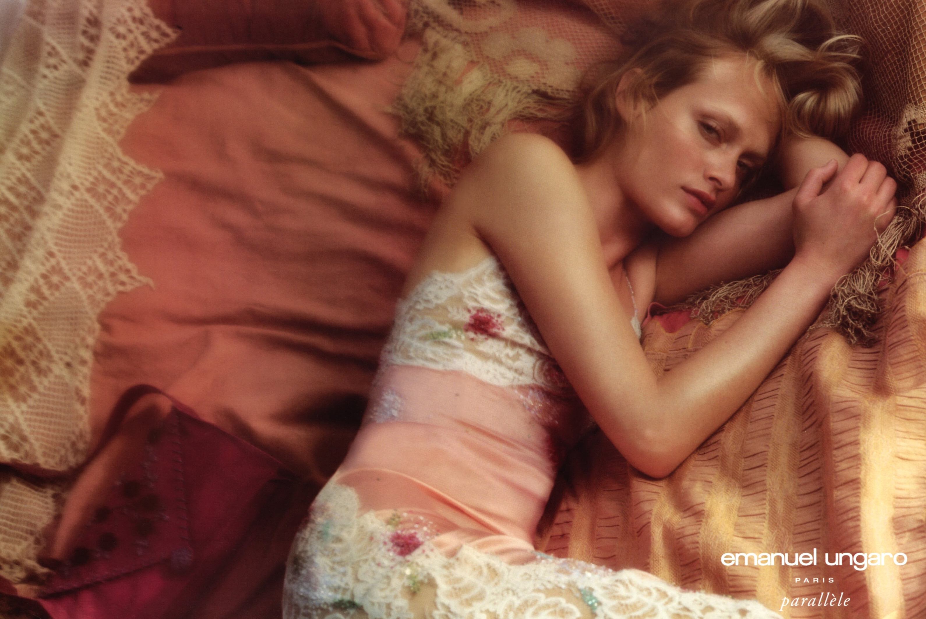 Кампейн Emanuel Ungaro 1999, Vogue, Эмбер Валлетта — Модная фотография 90-х: от гламура к реализму / Камералабс