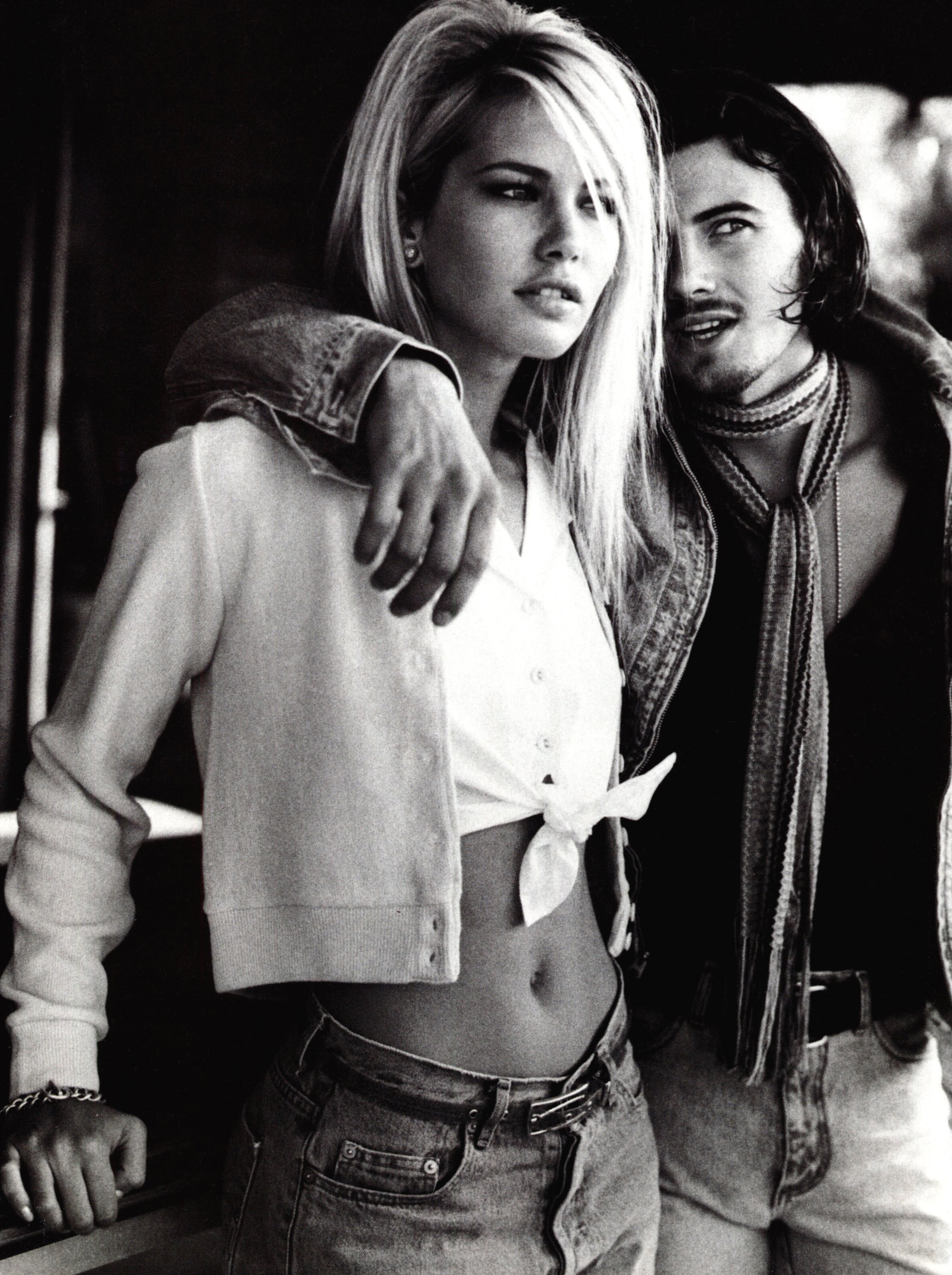 Кампейн Guess Jeans 1995, Vogue Italia, Алекс Лундквист, Летиция Каста, фотограф Уэйн Мэзер (2) — Модная фотография 90-х: от гламура к реализму / Камералабс