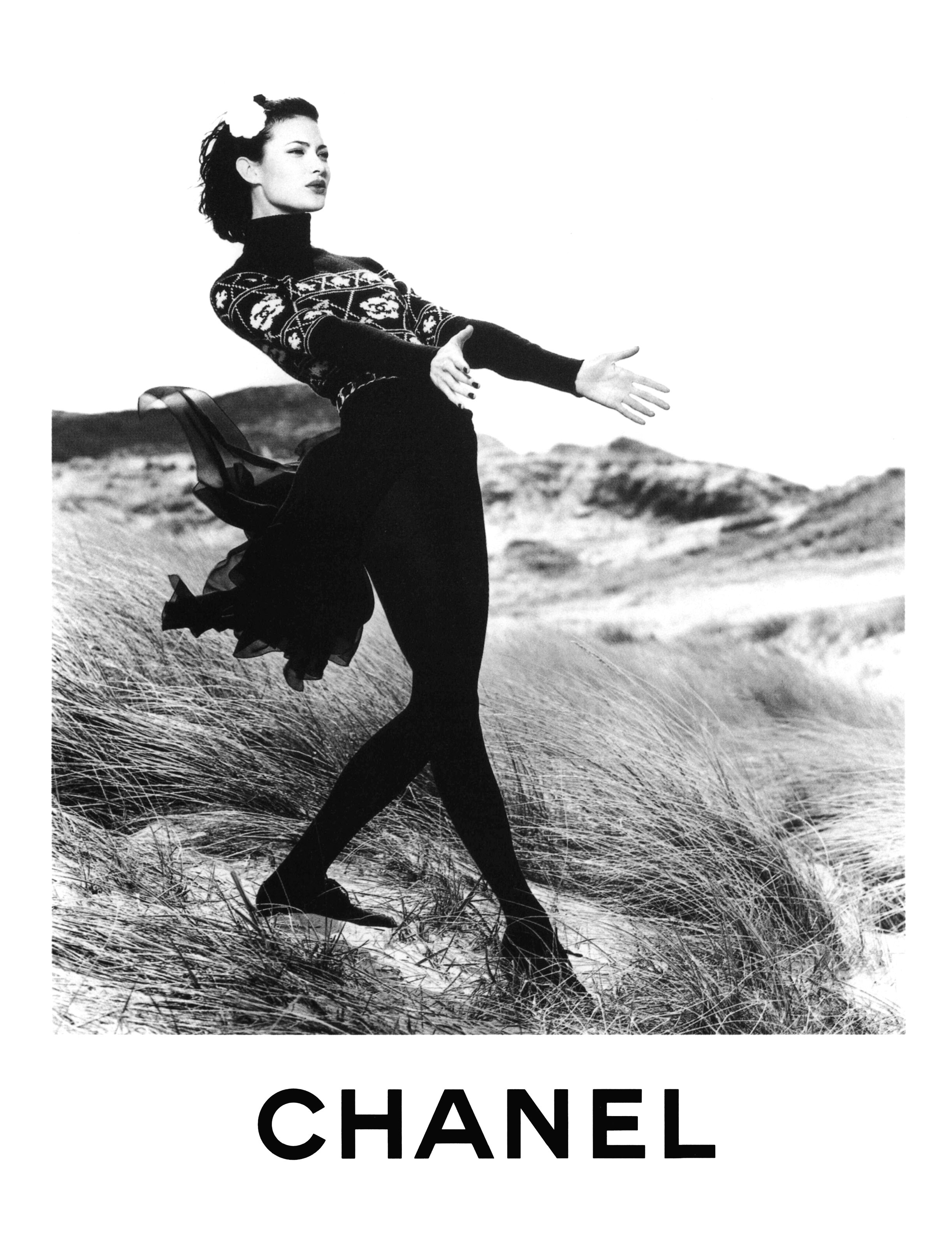 Кампейн Chanel 1995, Шалом Харлоу, фотограф Карл Лагерфельд (2) — Модная фотография 90-х: от гламура к реализму / Камералабс