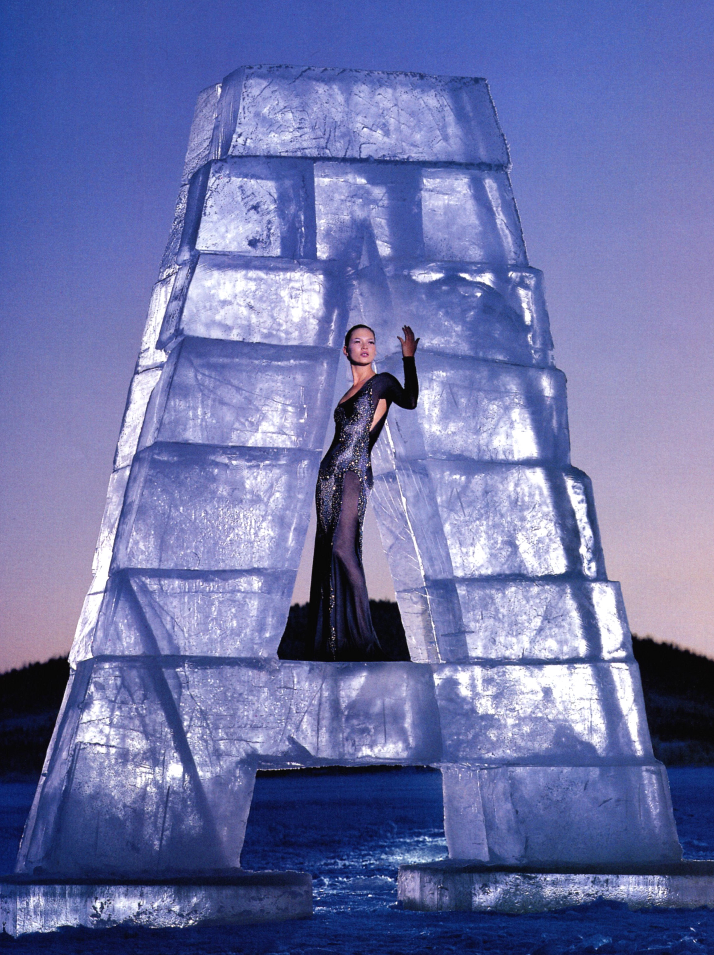 Кампейн Absolut Vodka 1997, Vogue UK, Кейт Мосс, Наоми Кэмпбелл, фотограф Херб Риттс (2) — Модная фотография 90-х: от гламура к реализму / Камералабс
