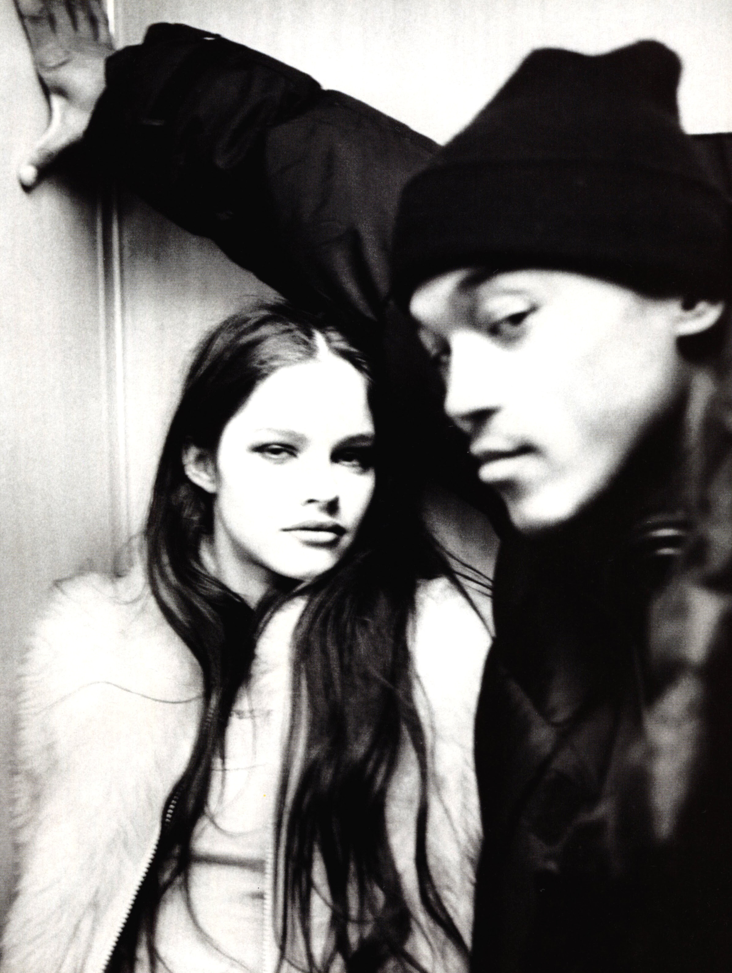 Кампейн Guess Jeans 1996, Vogue Italia, Лоннеке Энгель, фотограф Эллен фон Унверт (2) — Модная фотография 90-х: от гламура к реализму / Камералабс