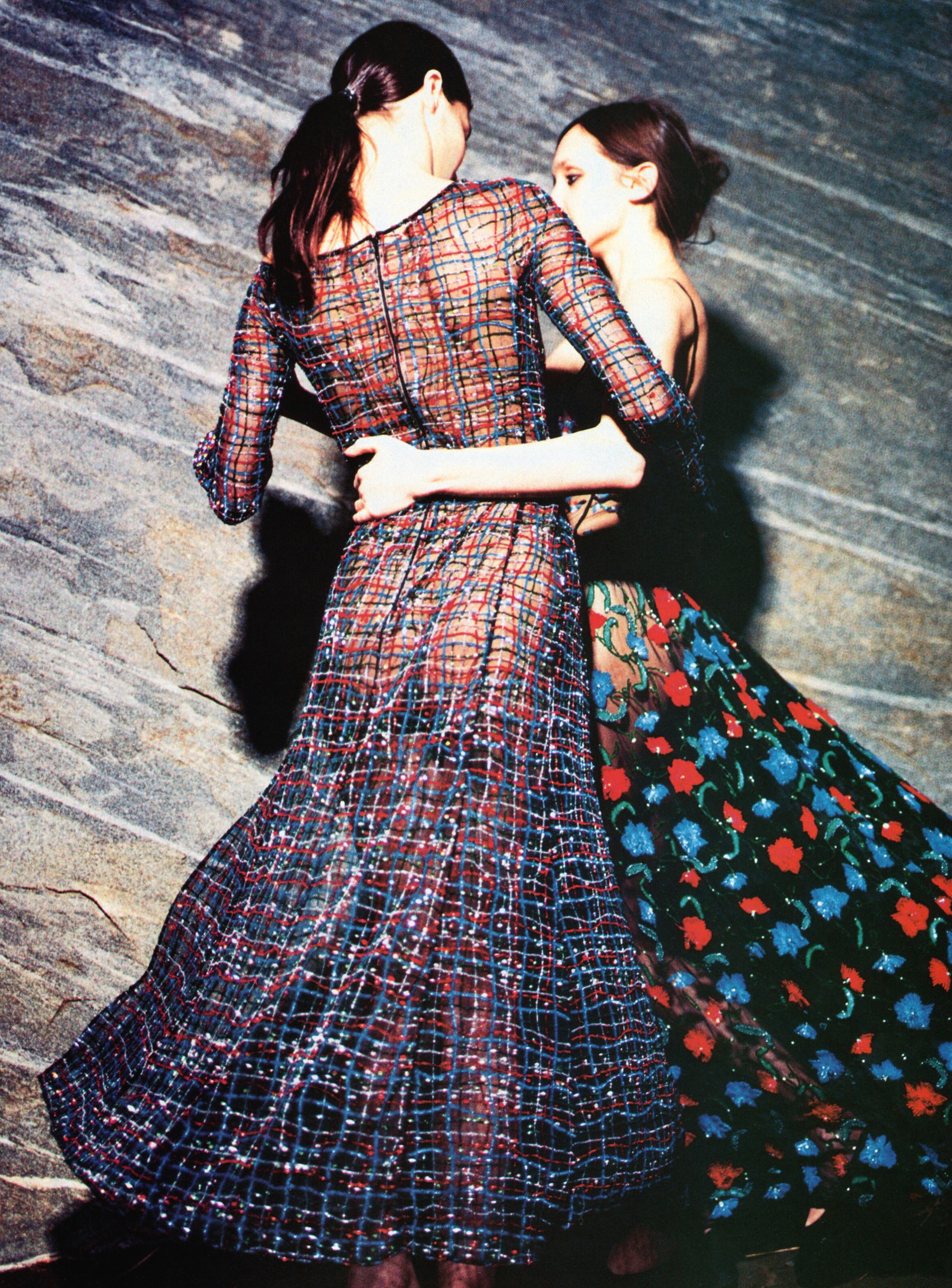 Кампейн Giorgio Armani 1999, Vogue UK, Фернанда Таварес, фотограф Питер Линдберг (3) — Модная фотография 90-х: от гламура к реализму / Камералабс