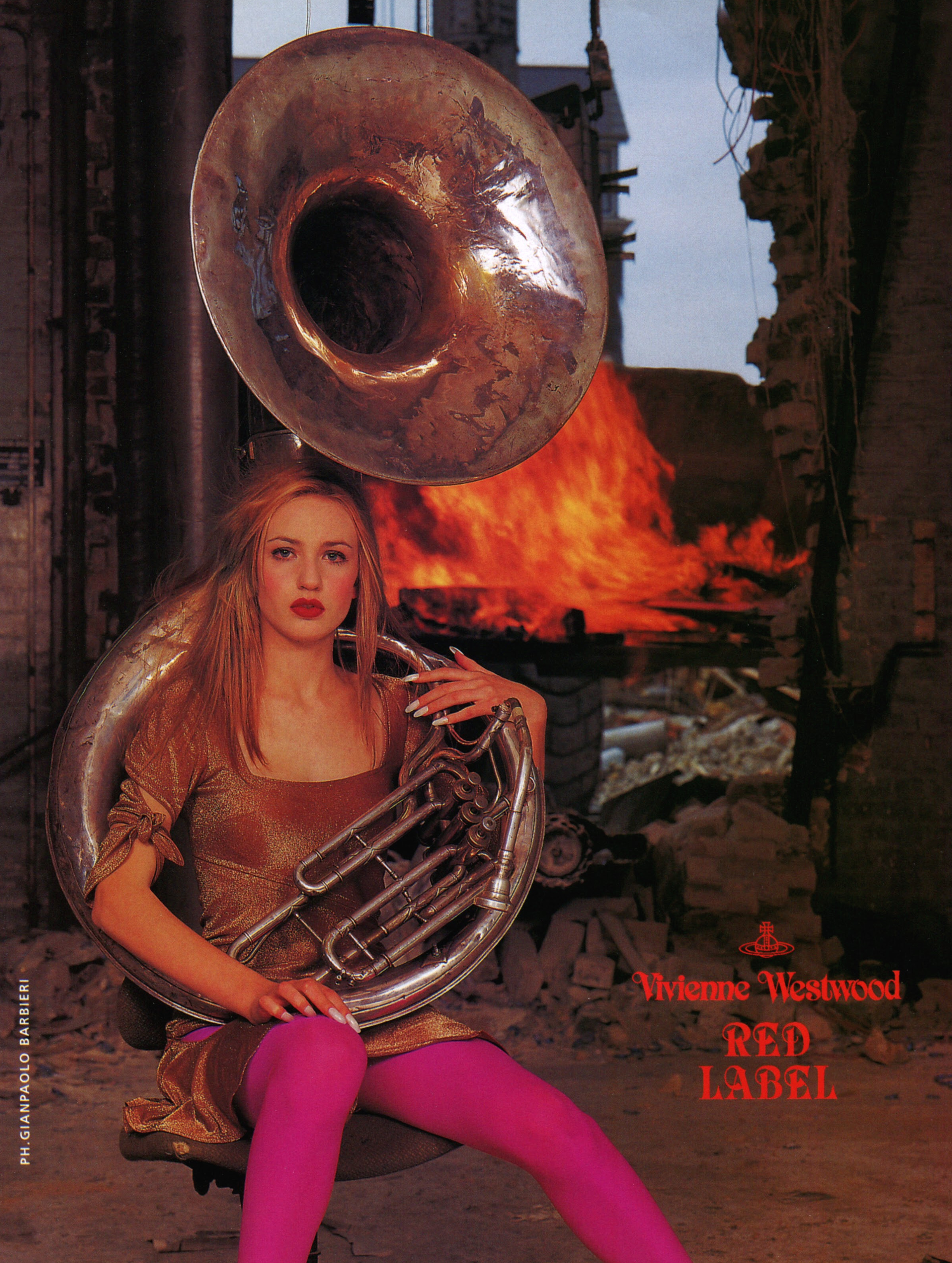 Кампейн Vivienne Westwood Red Label 1998, Vogue Italia, Вивьен Вествуд — Модная фотография 90-х: от гламура к реализму / Камералабс