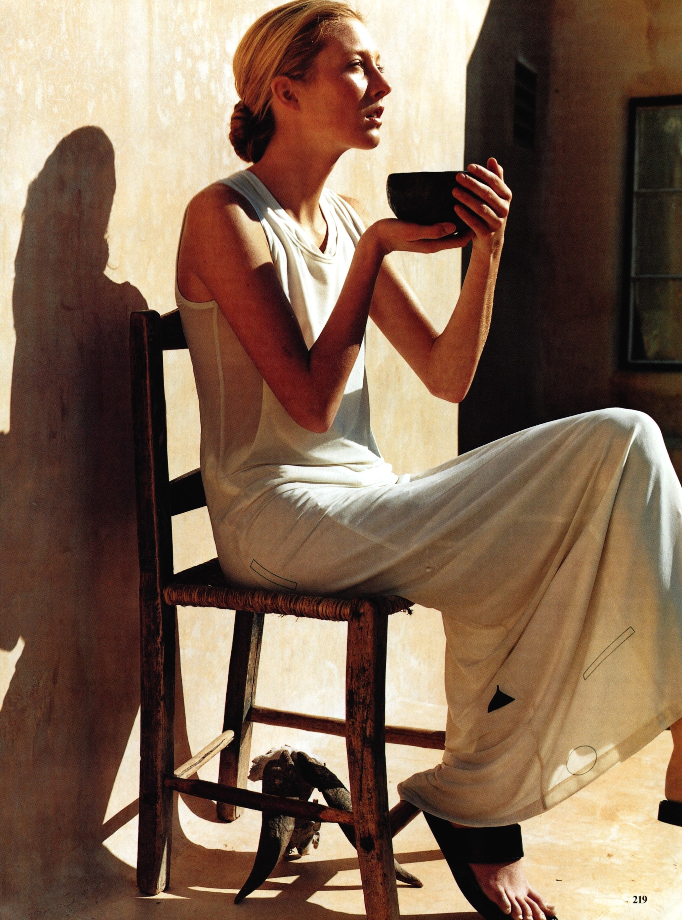 Эдиториал Blithe Spirits, Vogue, Мэгги Ризер, фотограф Картер Смит, 1999 год — Модная фотография 90-х: от гламура к реализму / Камералабс