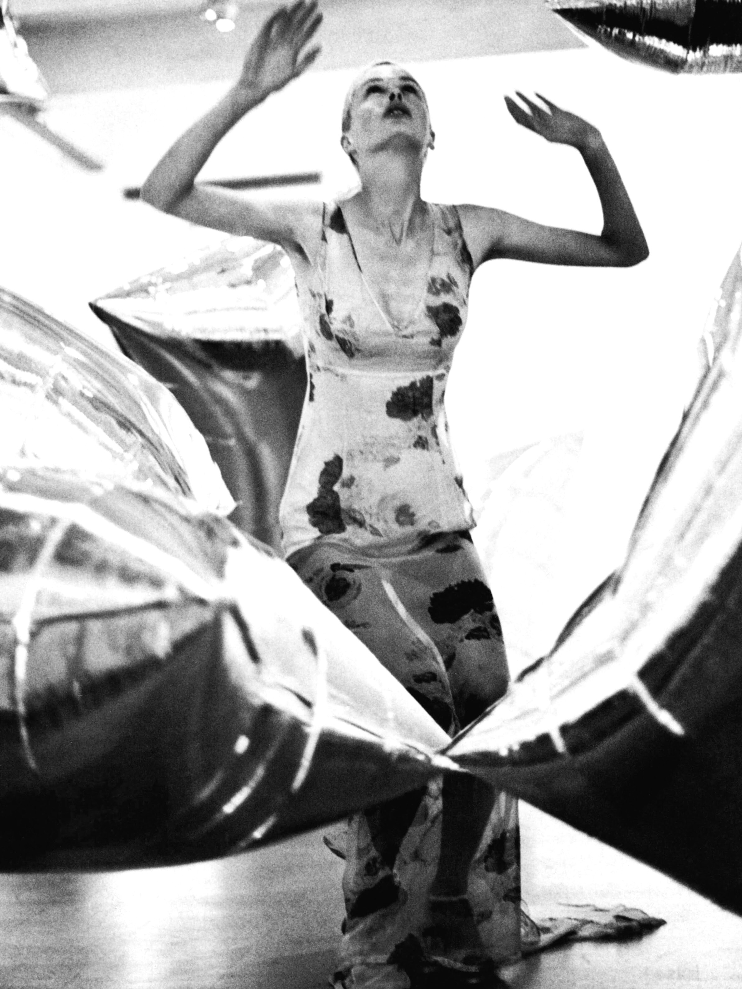 Эдиториал Fusion, Vogue Italia, Кайли Бакс, фотограф Стивен Майзель, 1996 — Модная фотография 90-х: от гламура к реализму / Камералабс