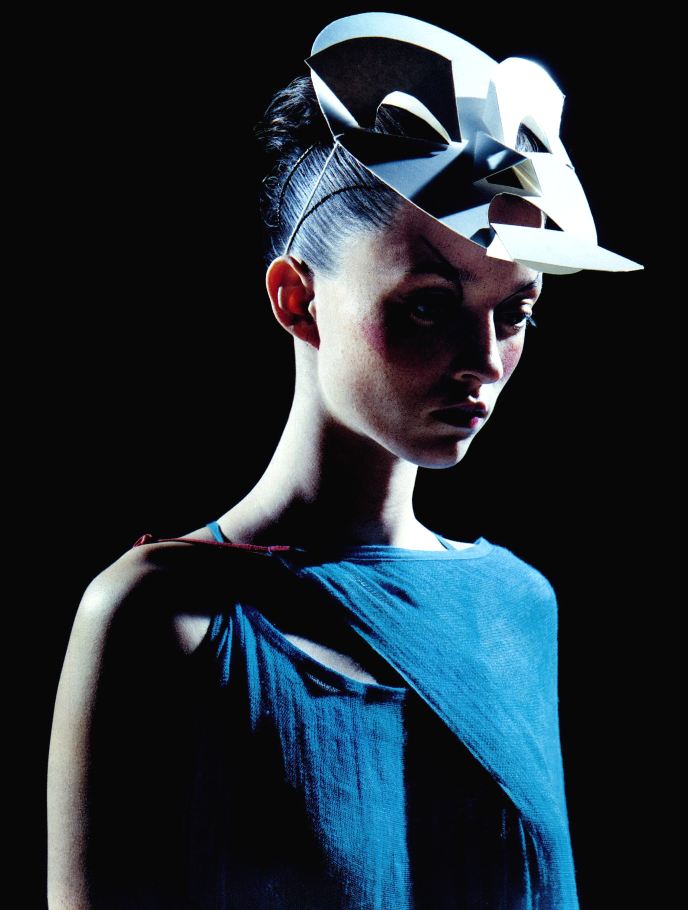 Эдиториал Electra, Harpers Bazaar, Одри Марней, фотограф Марио Сорренти, 1999 год — Модная фотография 90-х: от гламура к реализму / Камералабс