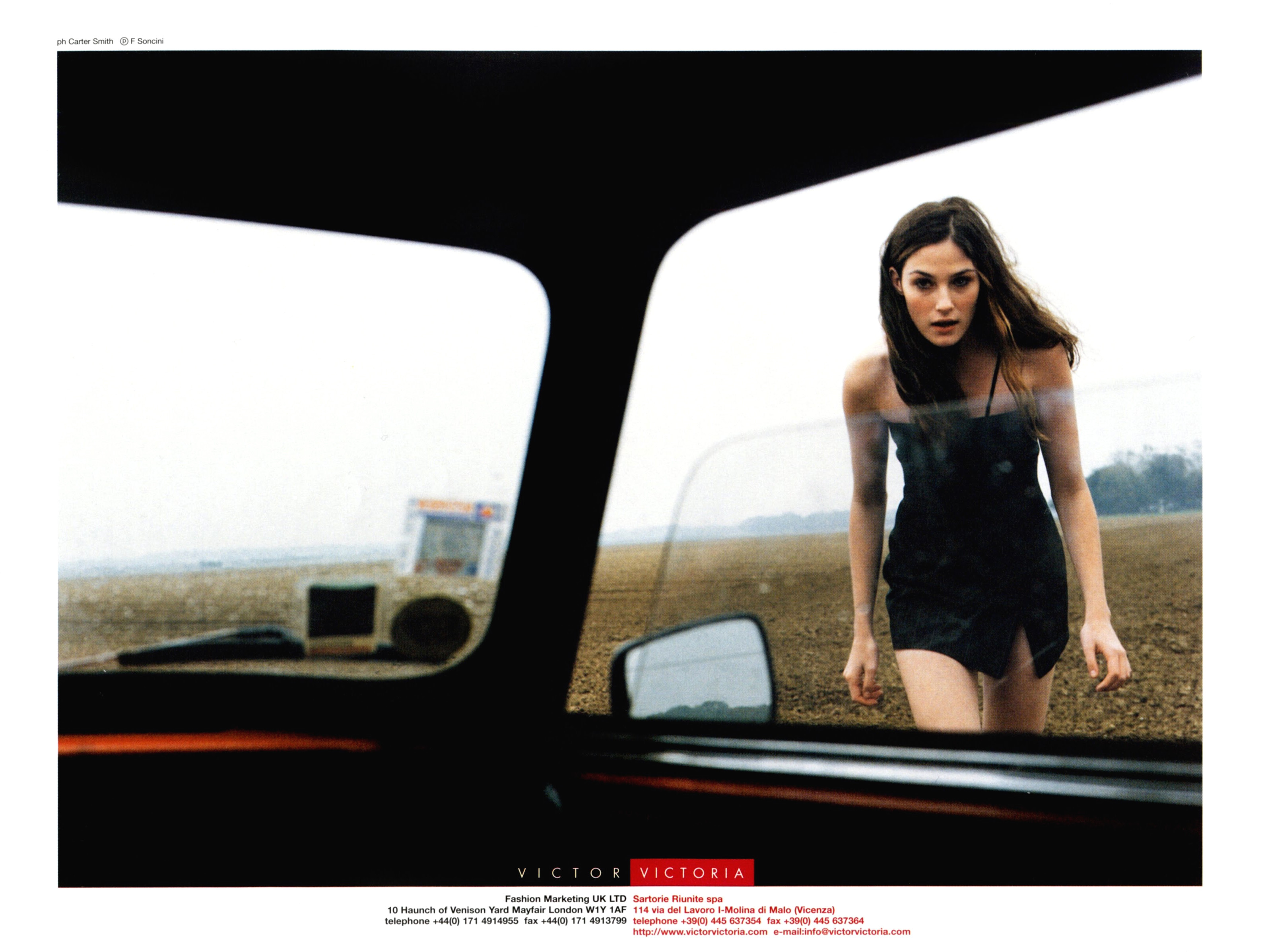 Кампейн Victor Victoria 1998, Vogue UK, Хейлинн Коэн, фотограф Картер Смит — Модная фотография 90-х: от гламура к реализму / Камералабс