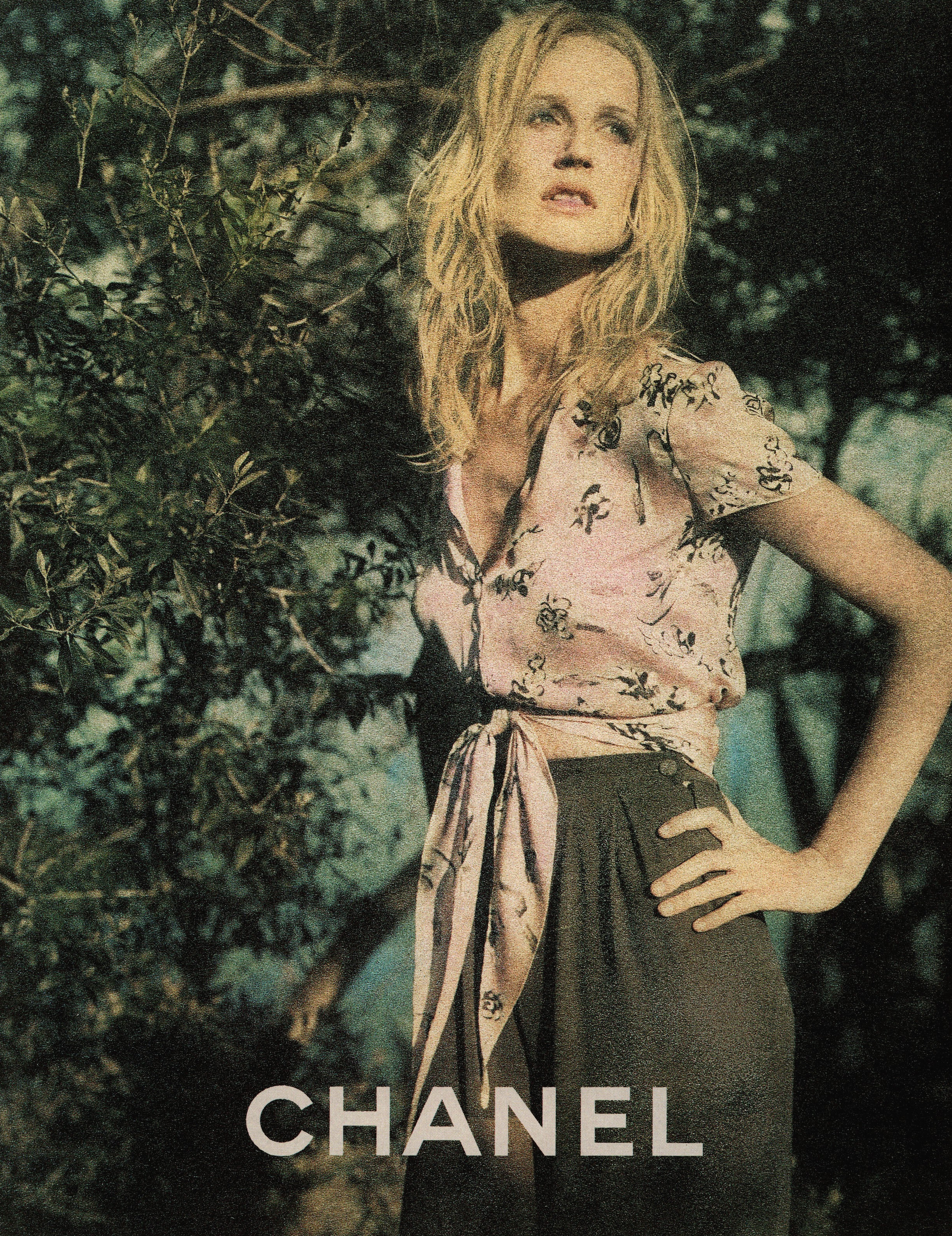 Кампейн Chanel Cruise 1998, Vogue UK, Эстер де Йон, фотограф Карл Лагерфельд — Модная фотография 90-х: от гламура к реализму / Камералабс