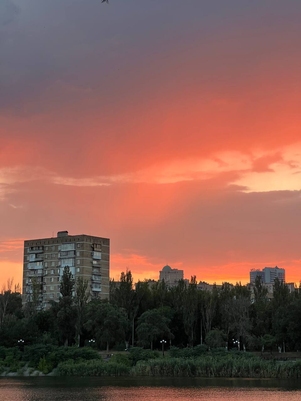 Донецк.
Спят курганы тёмные - солнцем опалённые. (2)