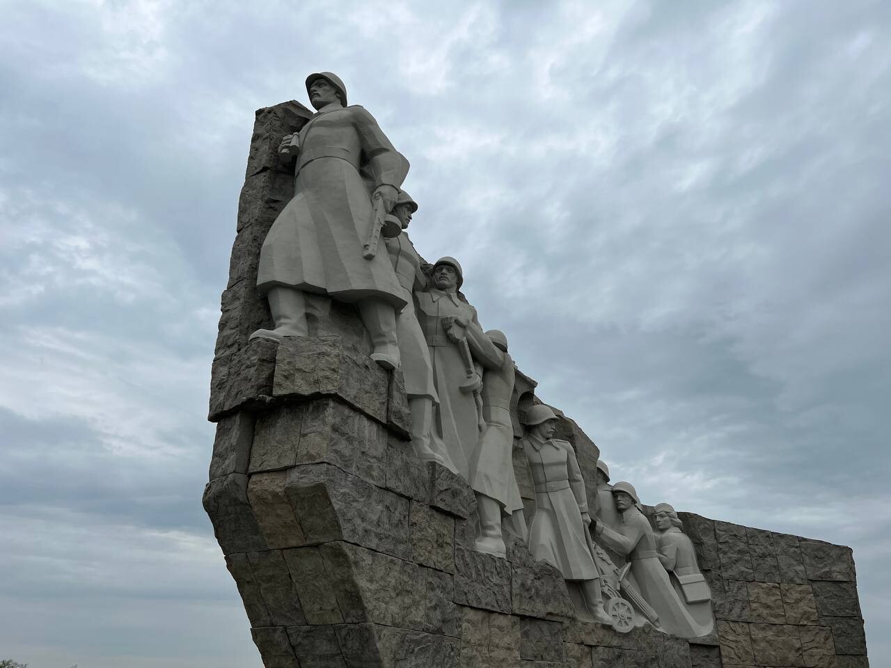 Донецк.
Спят курганы тёмные - солнцем опалённые. (1)