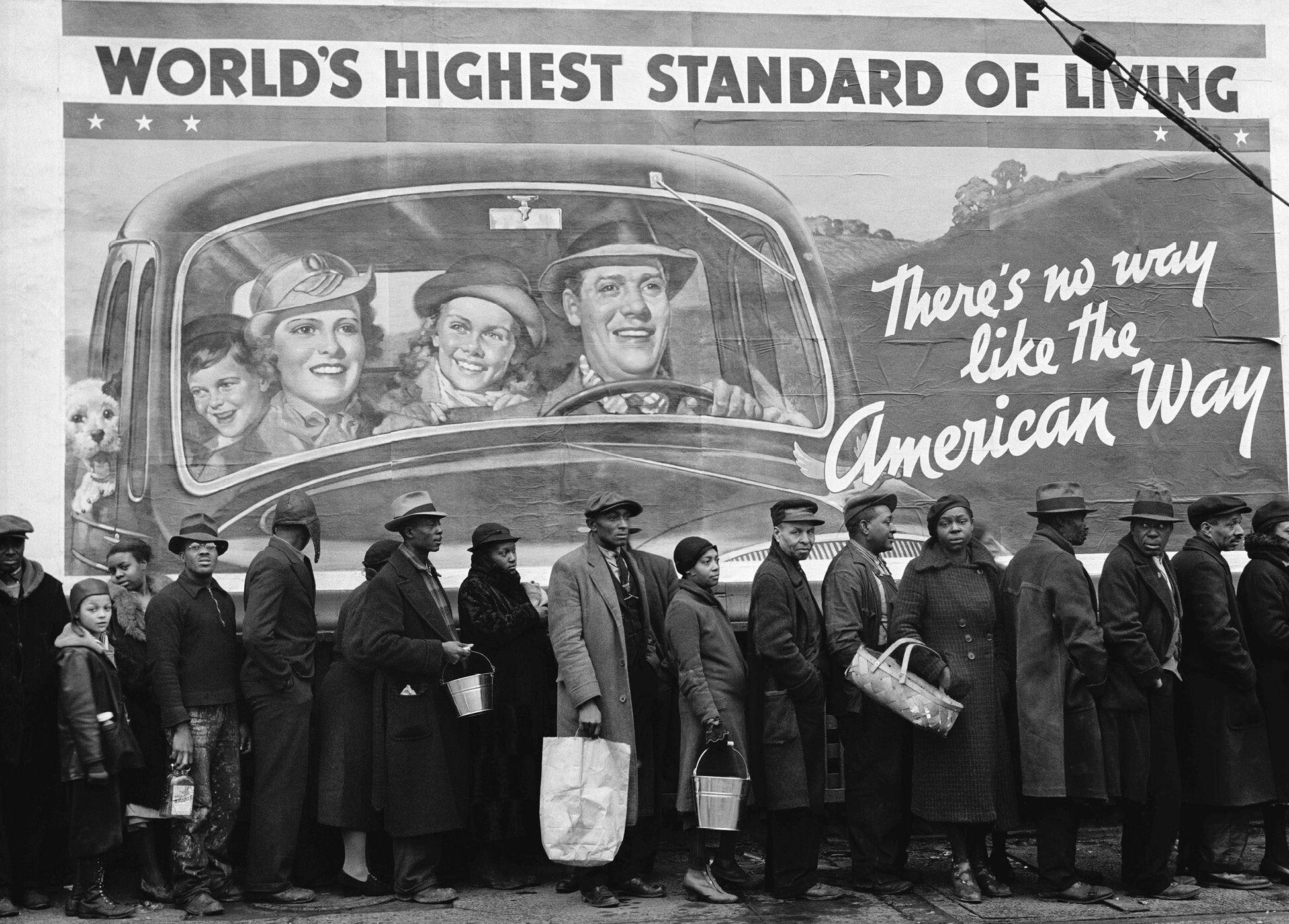 Жертвы наводнения в ожидании раздачи еды, Луисвилл, Кентукки, США, 1937 год, фотограф Маргарет Бурк-Уайт (Margaret Bourke-white)