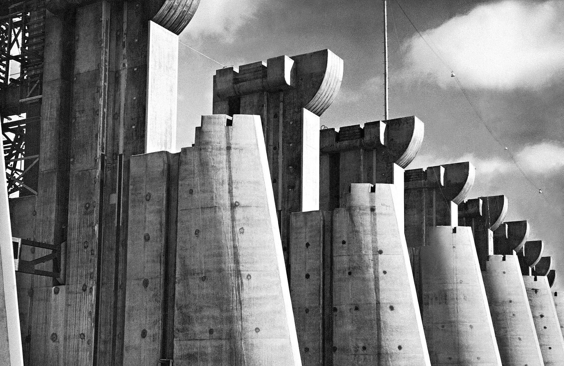 Плотина Форт-Пек на реке Миссури в штате Монтана, 1936 год, фотограф Маргарет Бурк-Уайт (Margaret Bourke-white)