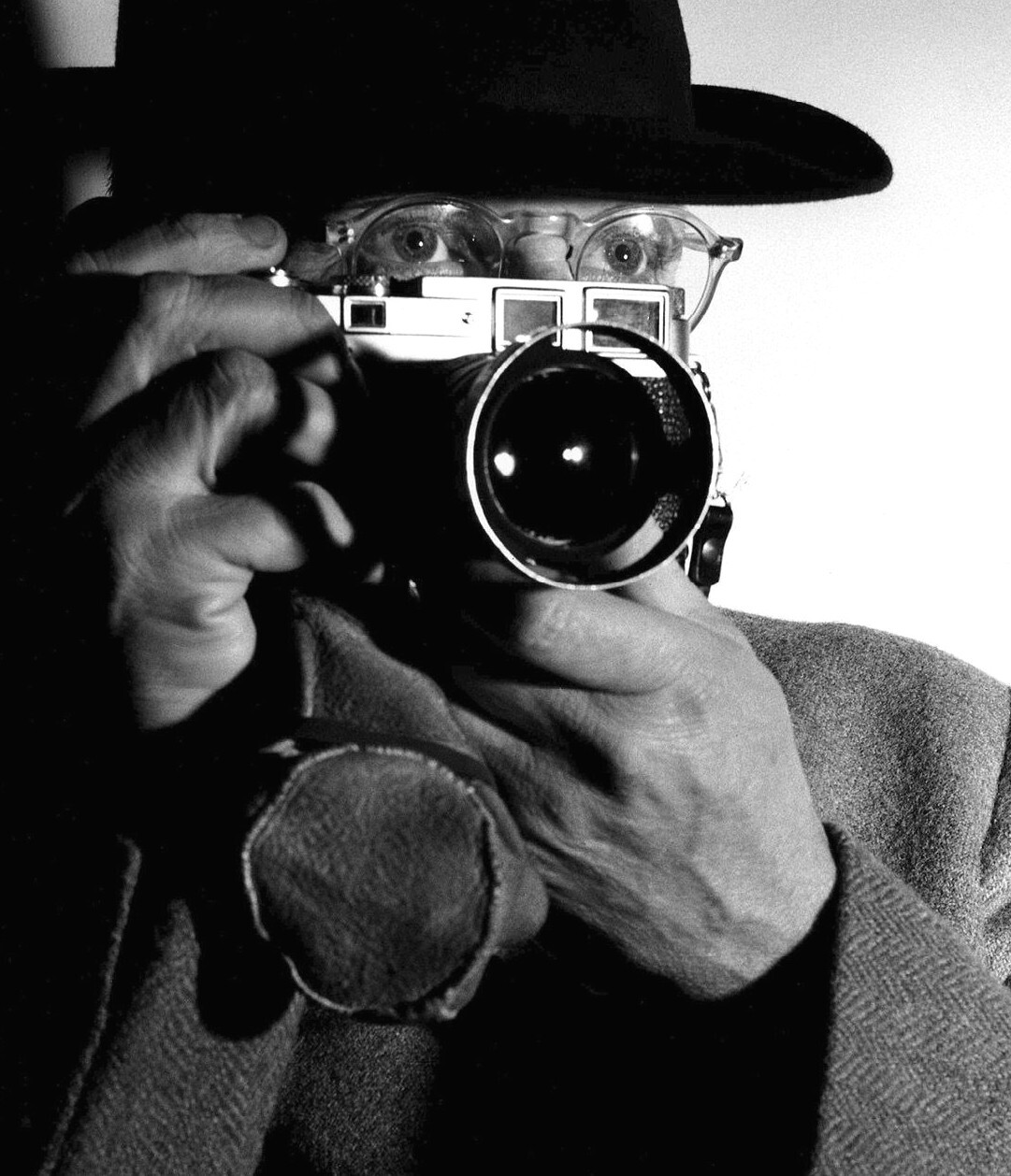 Портрет французского фотографа Анри Картье-Брессона, 1955 год, фотограф Дмитрий Кессел (Dimitri Kessel)