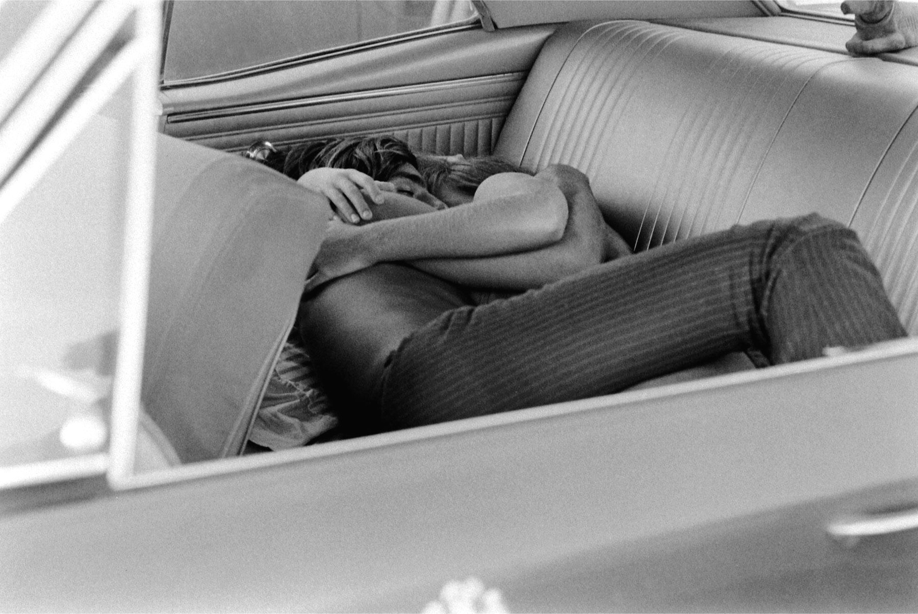Пара на заднем сиденье машины, Флорида, США, 1969 год, фотограф Билл Эппридж