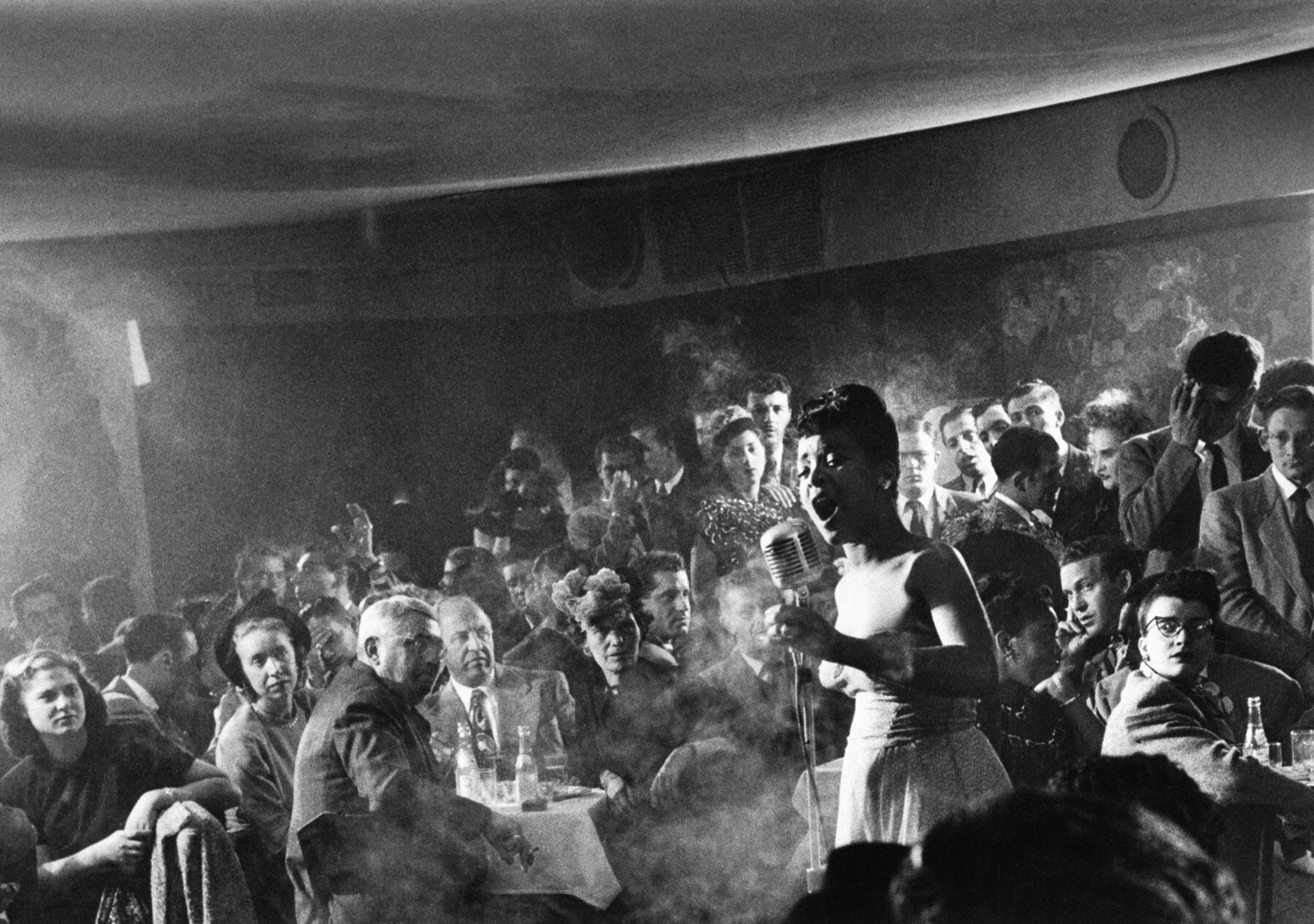 В кафе Society, Нью-Йорк, 1947 год, фотограф Гён Мили