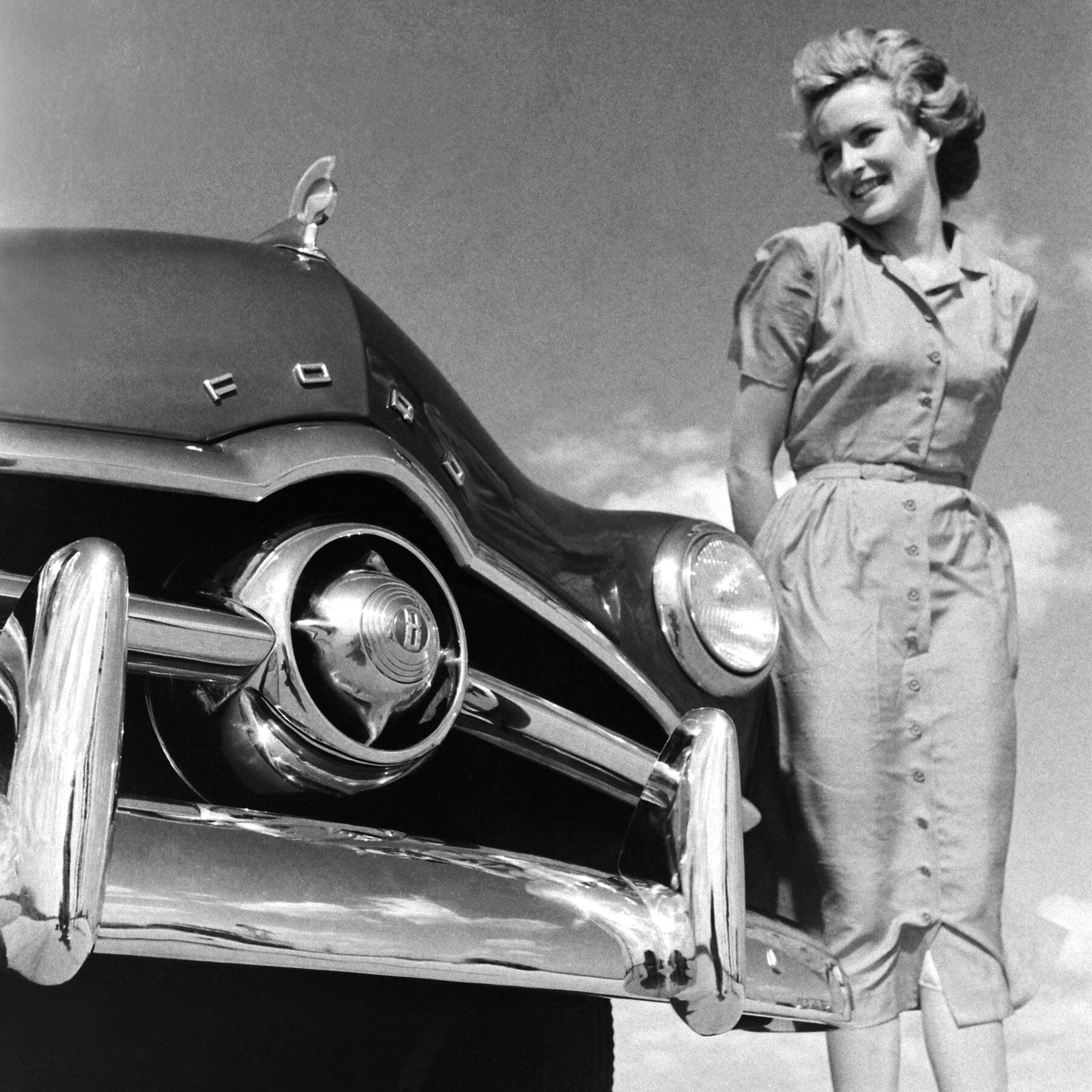 Рекламное фото решетки радиатора новой модели Ford, США, 1948 год