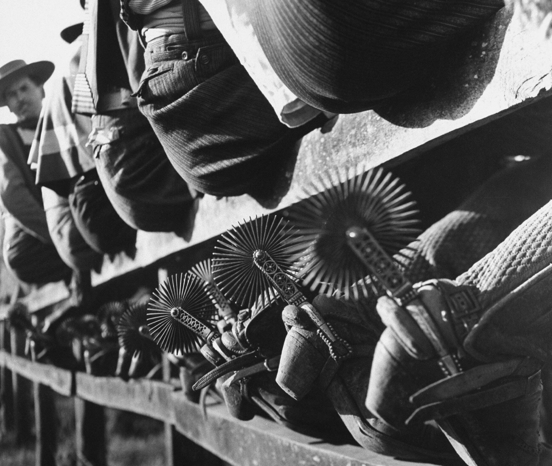 Чилийские ковбои демонстрируют свои шпоры, Чили, 1958 год, фотограф Франк Шершель