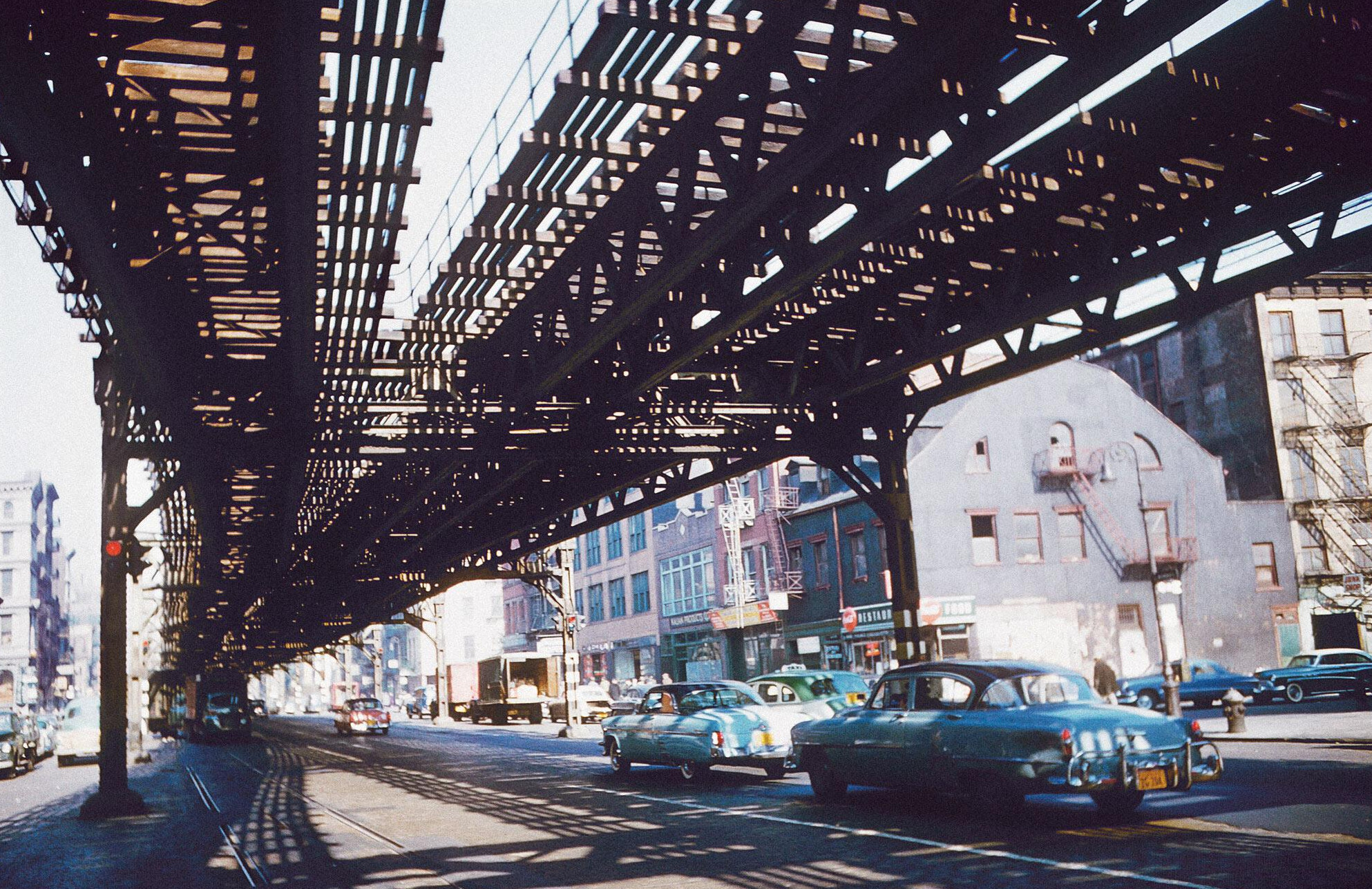 Метро над Третьей авеню, Нью-Йорк, 1965 год, фотограф Элиот Элисофон