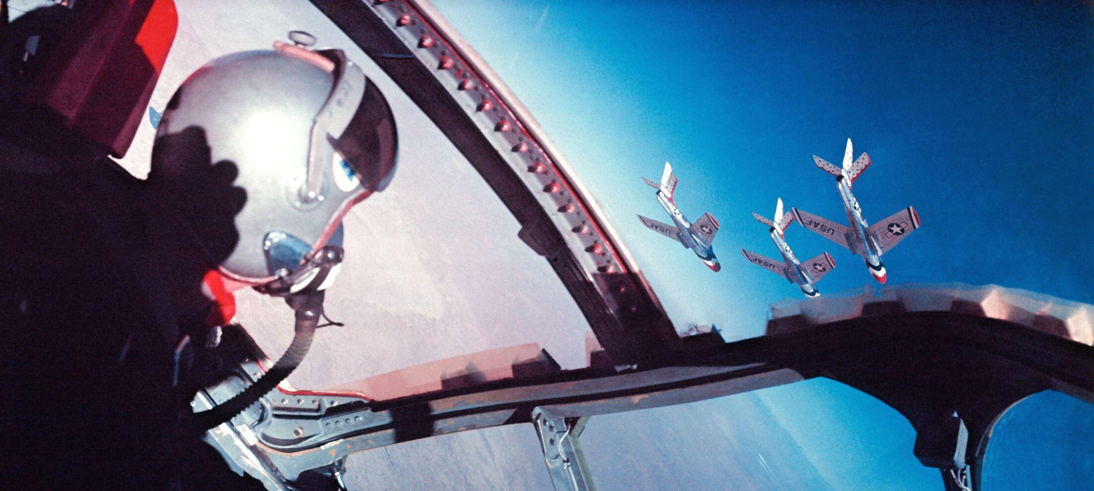 В кабине самолета Thunderbird, США, 1956 год, фотограф Говард Сочурек