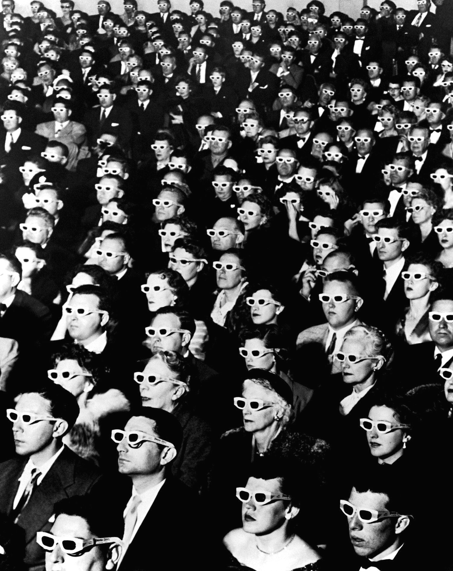 Зрители на 3D-показе фильма "Дьявол Бвана" в кинотеатре Paramount, Голливуд, Калифорния, США, 1952 год, фотограф Дж. Р. Эйерман (J.r. Eyerman)