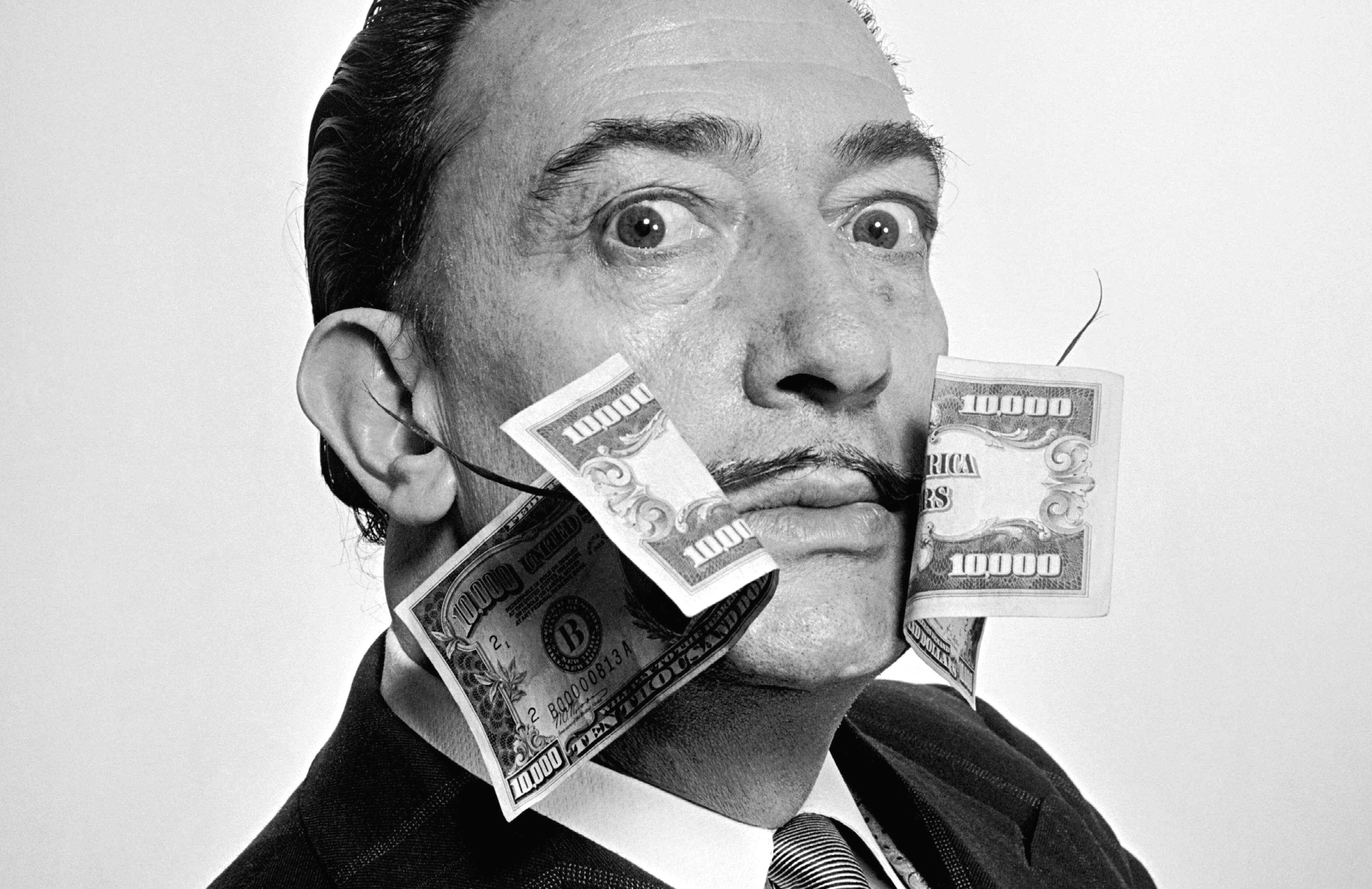Сальвадор Дали и банкноты по 10 000 долларов, 1954, фотограф Йель Джоэл (Yale Joel)