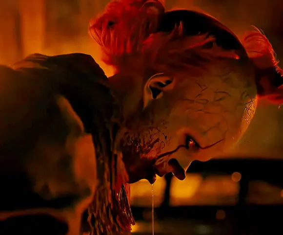 Билл Скарсгrd в роли Пеннивайза Оно Добро пожаловать в Дерри (IT Welcome to Derry, 2025), режиссёр Андрес Мускетти, Эндрю Бернштейн (2) — GIF