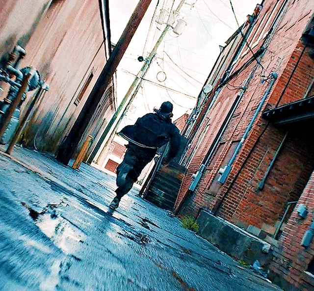 Орудия (Weapons, 2025), режиссёр Зак Креггер (1) — GIF