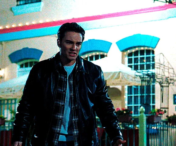 Пункт назначения (Final Destination, 2000), режиссёр Джеймс Вонг (7) — GIF