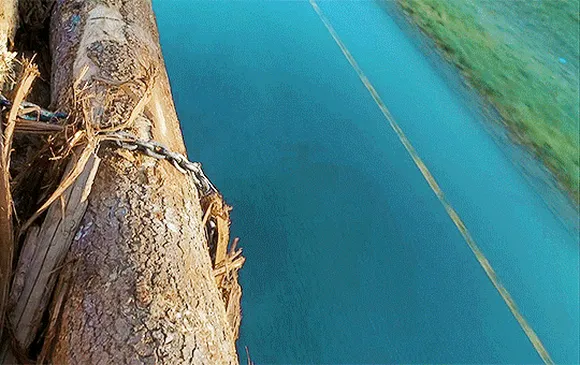 Пункт назначения 2 (Final Destination 2, 2003), режиссёр Дэвид Эллис (1) — GIF