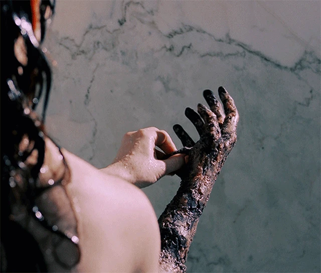 Drew Hancock Компаньон (Companion, 2025), режиссёр Дрю Хэнкок (8) — GIF