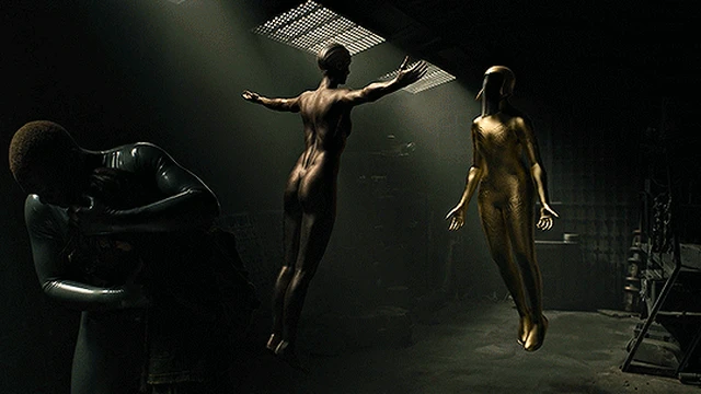 Воспитанные волками (Raised by Wolves, 2020-2022), андроид Бабушка активируется (4) — Кино GIF