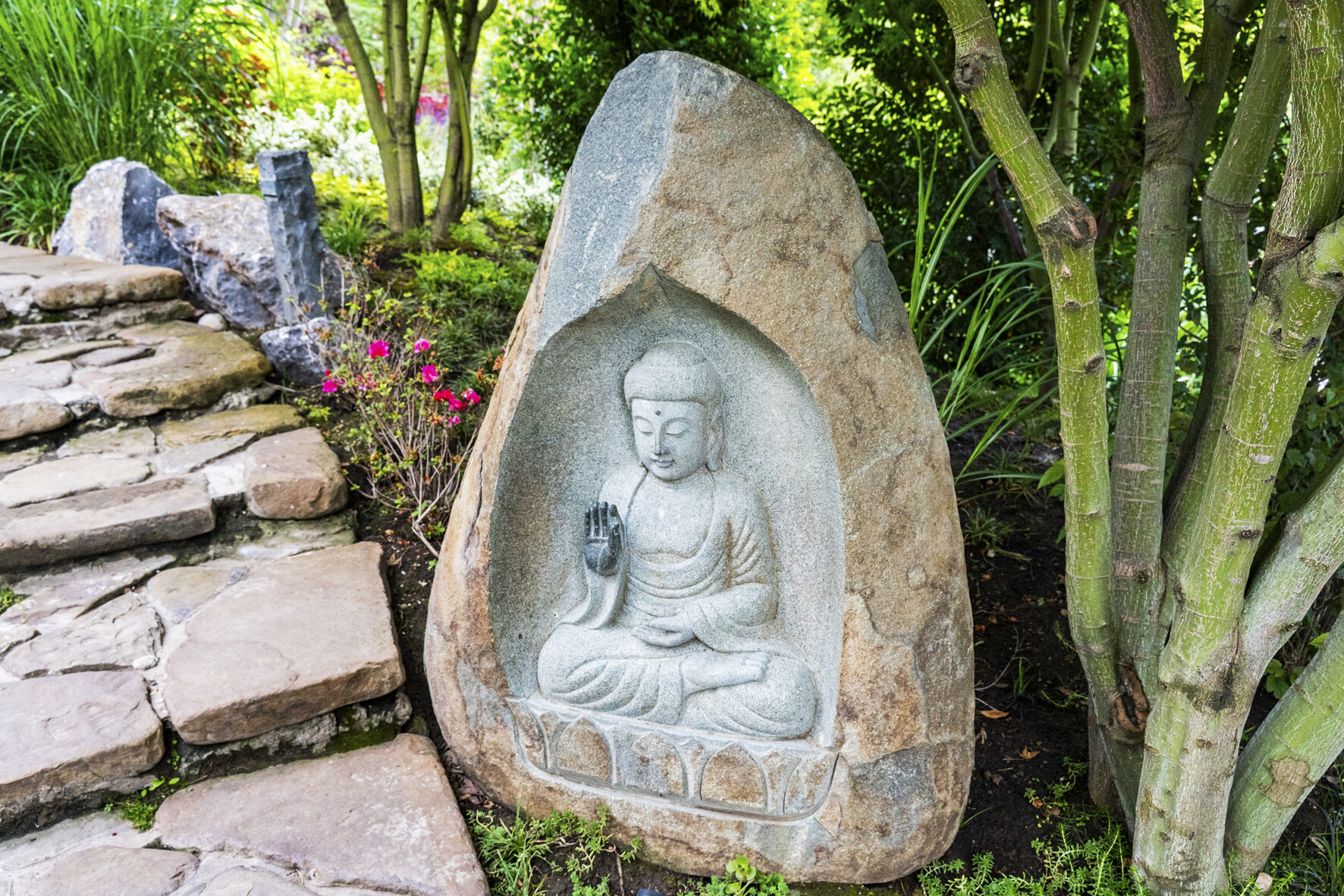 Японский сад - одна сплошная локация для красивых фото. Все снимки на фоне местных достопримечательностей получаются шикарными и необычайно...