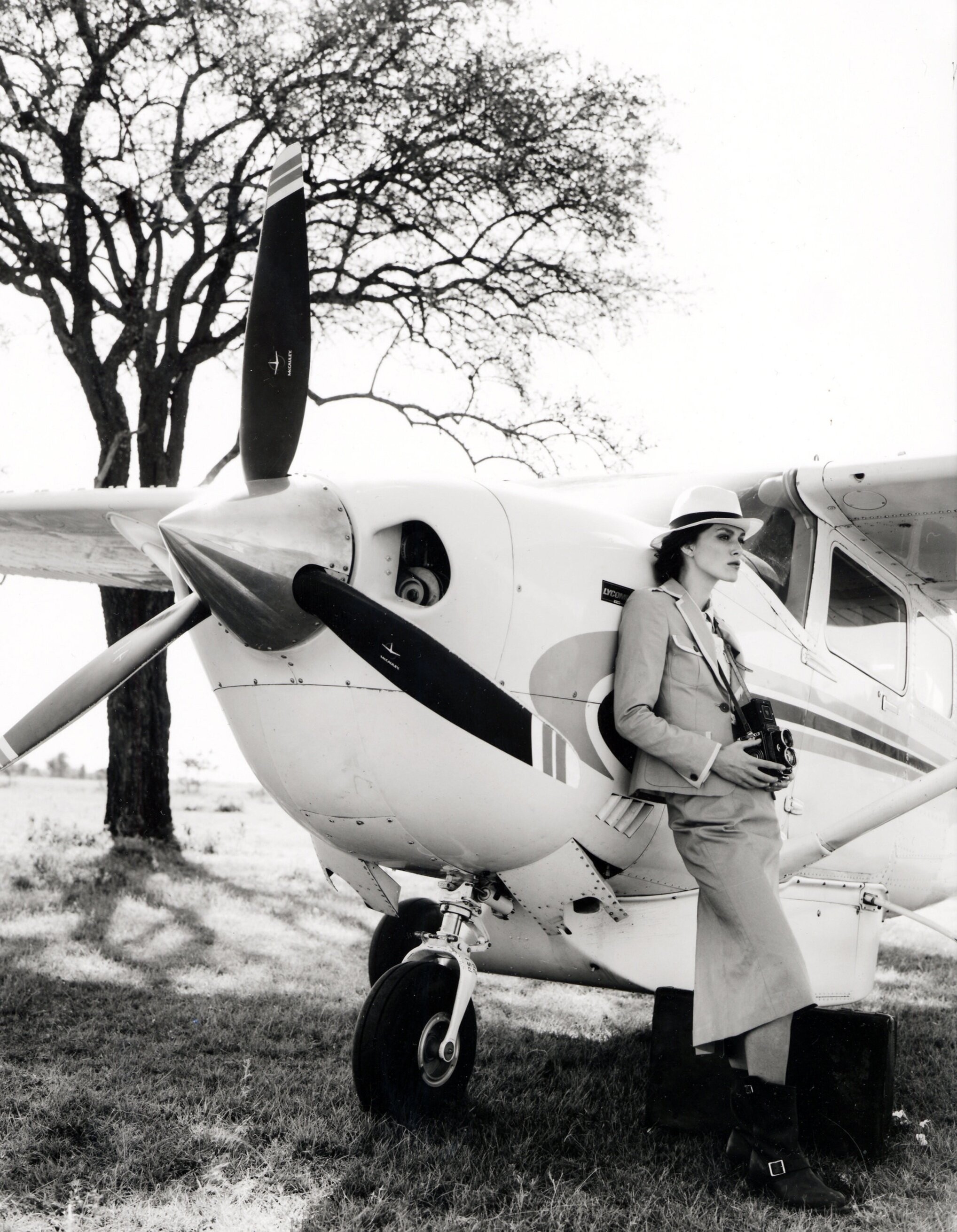 Кира Найтли, самолёт. Vogue, 2007. Фотограф Артур Элгорт