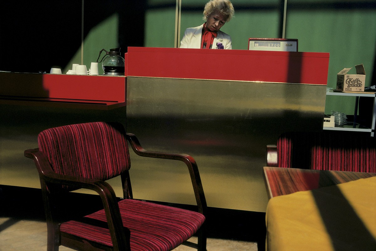 Кафетерий в Мальмё, Швеция, 1982. Фотограф Гарри Груйер