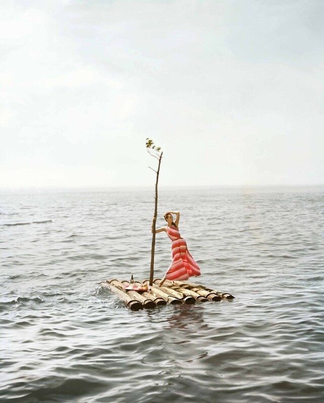 Люсинда Холлингсворт на плоту, 1959. Фотограф Уильям Хелберн