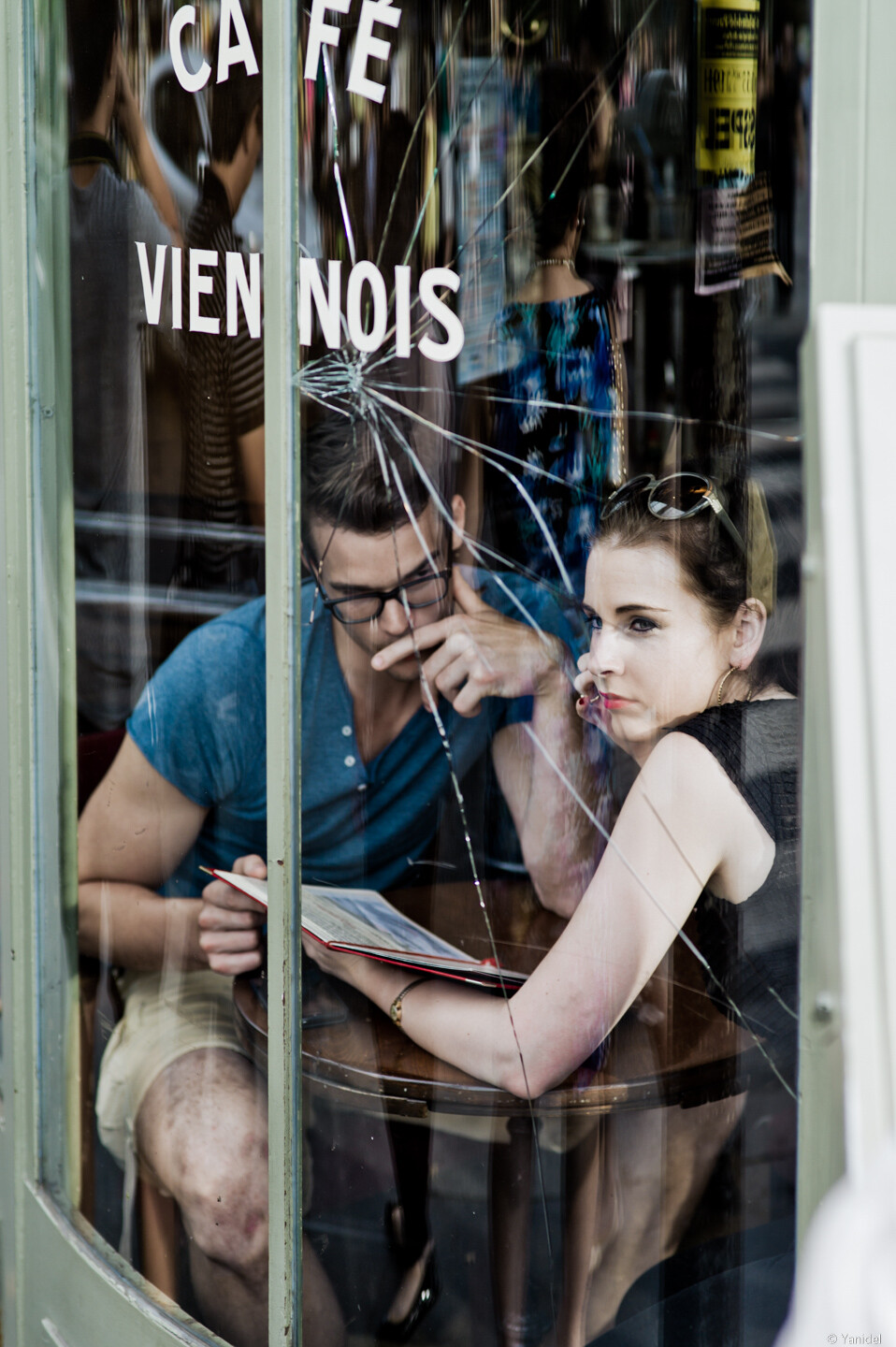 Кафе в Париже. Фотограф Янидель