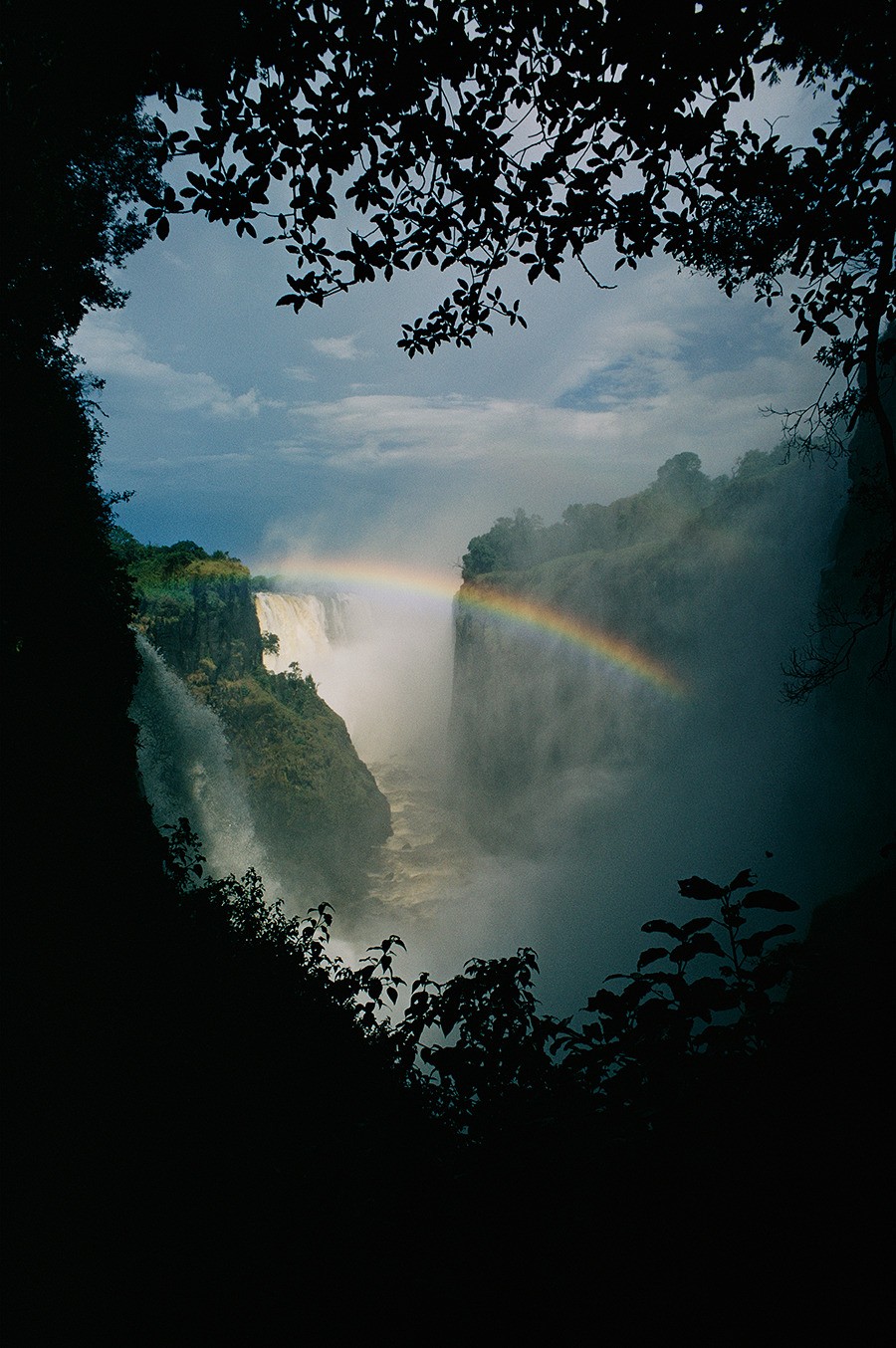 Радуга над водопадом Виктория в Зимбабве. Фотограф Фолькмар Курт Венцель