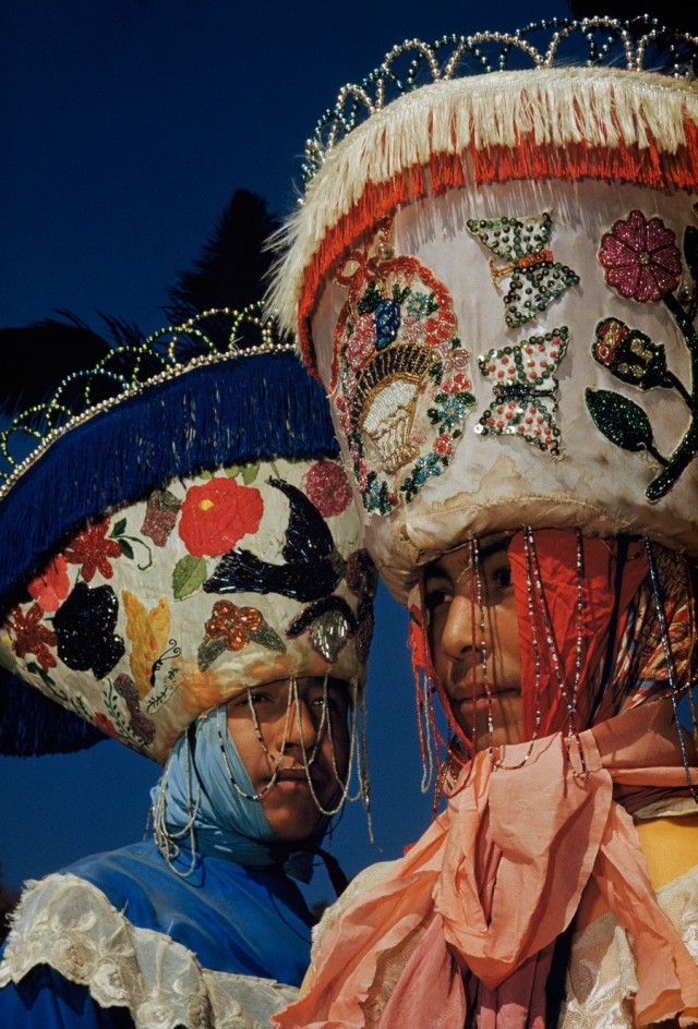 Карнавал в городе Тепоцотлан, Мексика, 1951. Фотограф Джастин Лок